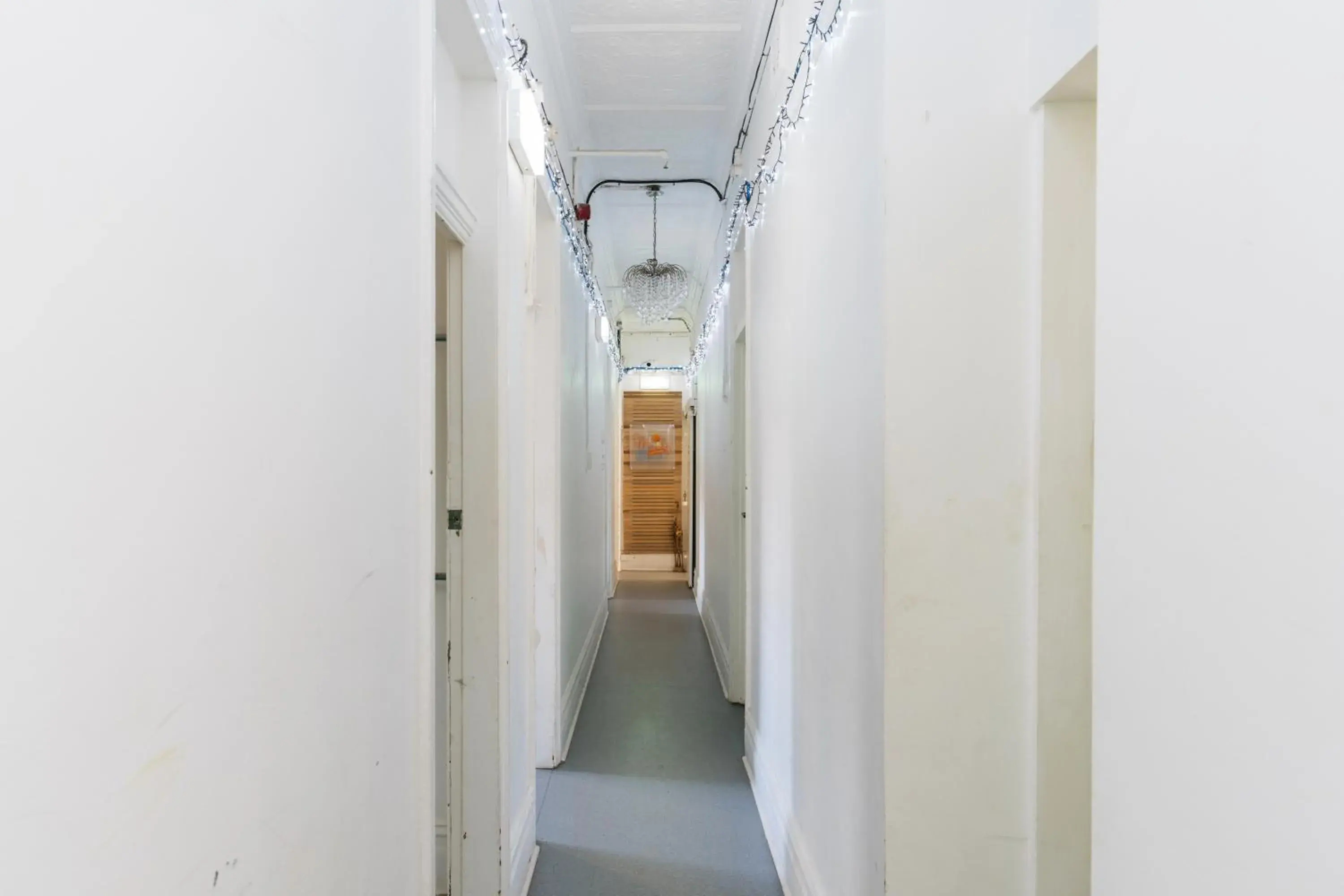 Property building in Manly Beach Guesthouse Property building in Manly Beach Guesthouse