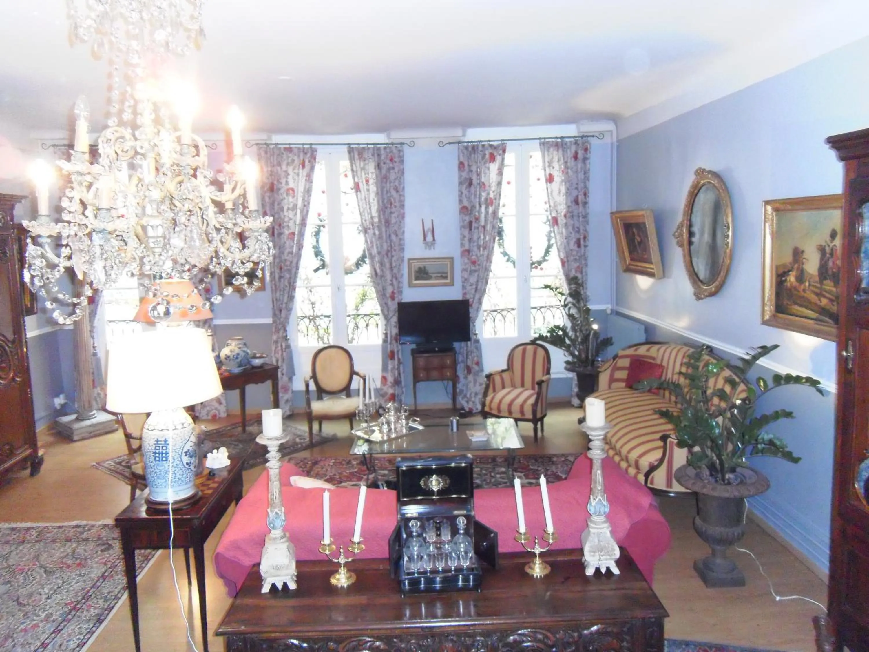 Lobby or reception in Hôtel des Arceaux