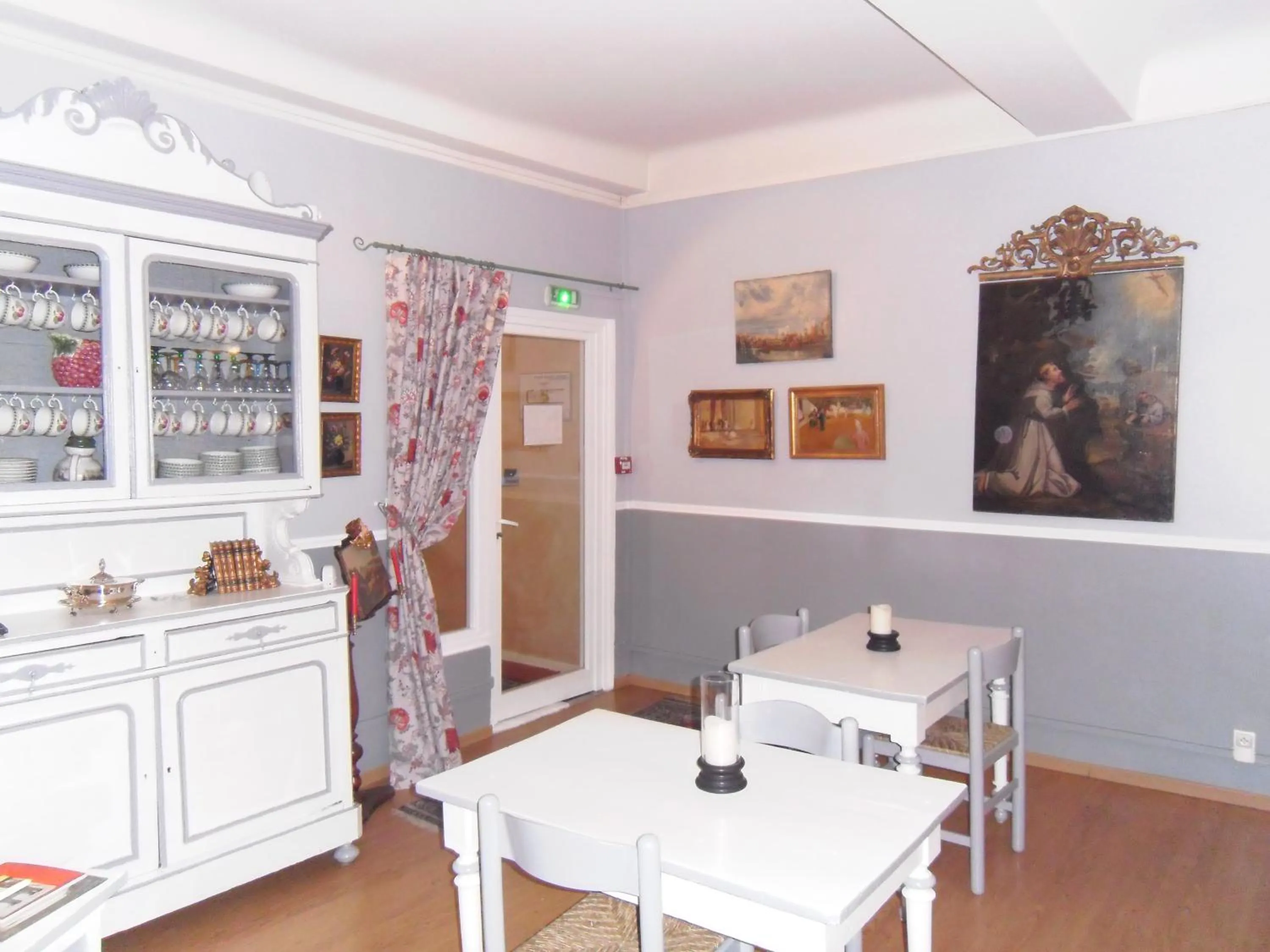 Lobby or reception in Hôtel des Arceaux