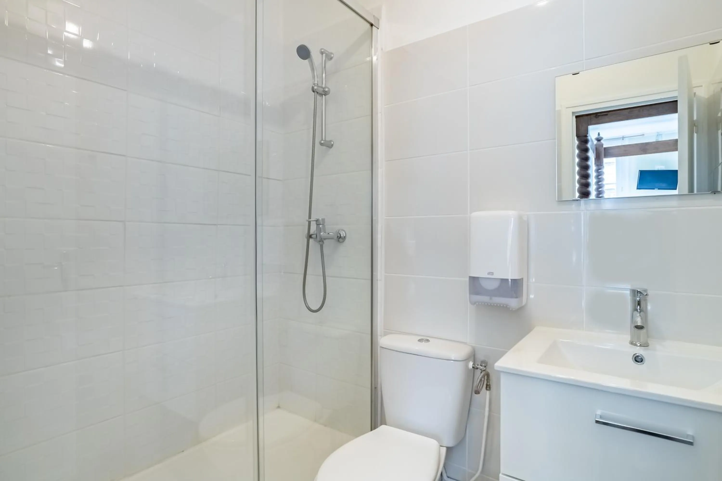 Bathroom in Hôtel des Arceaux