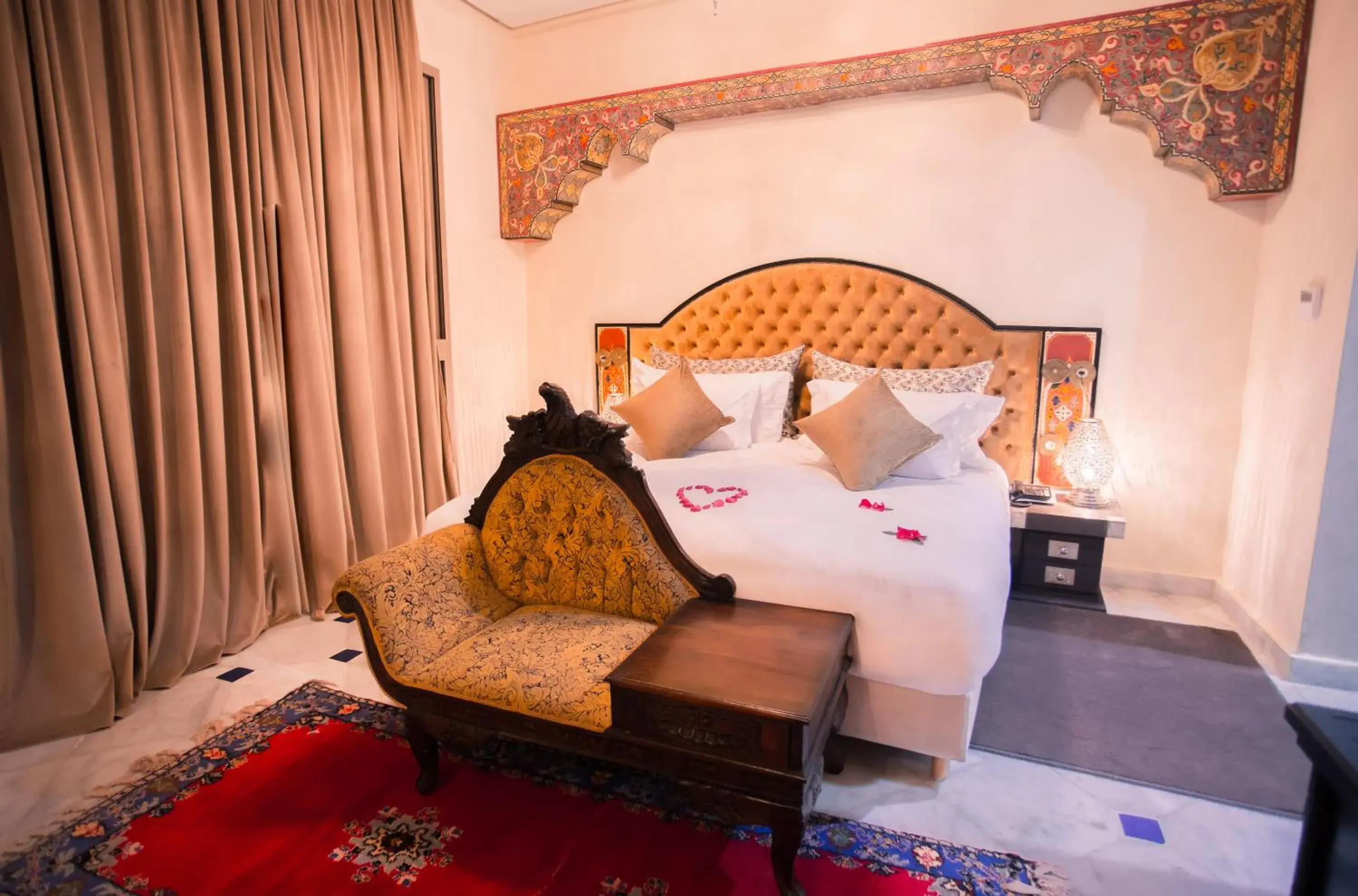 Bed in Palais Dar Si Aissa ALL-SUITES