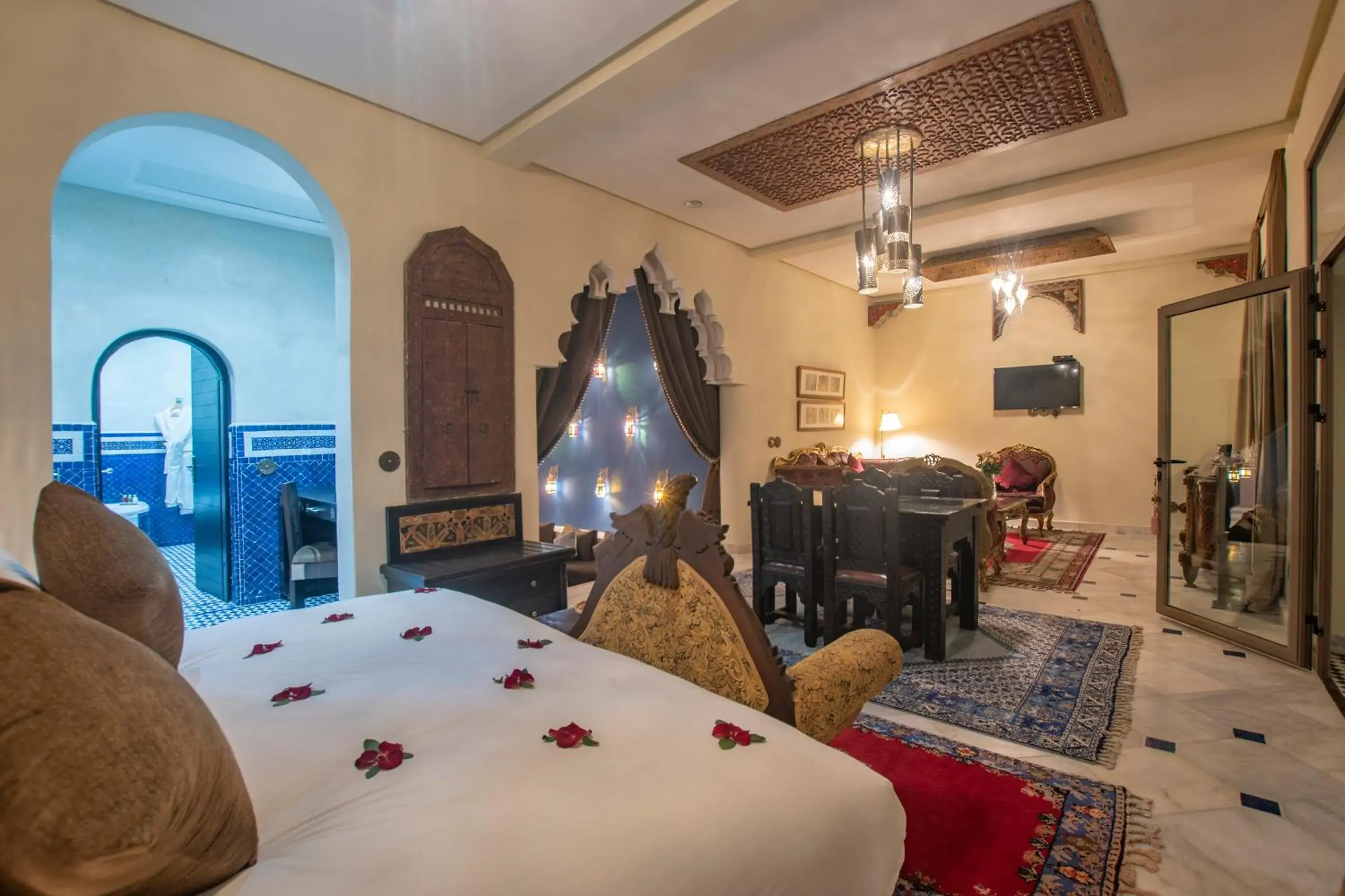 Bed in Palais Dar Si Aissa ALL-SUITES