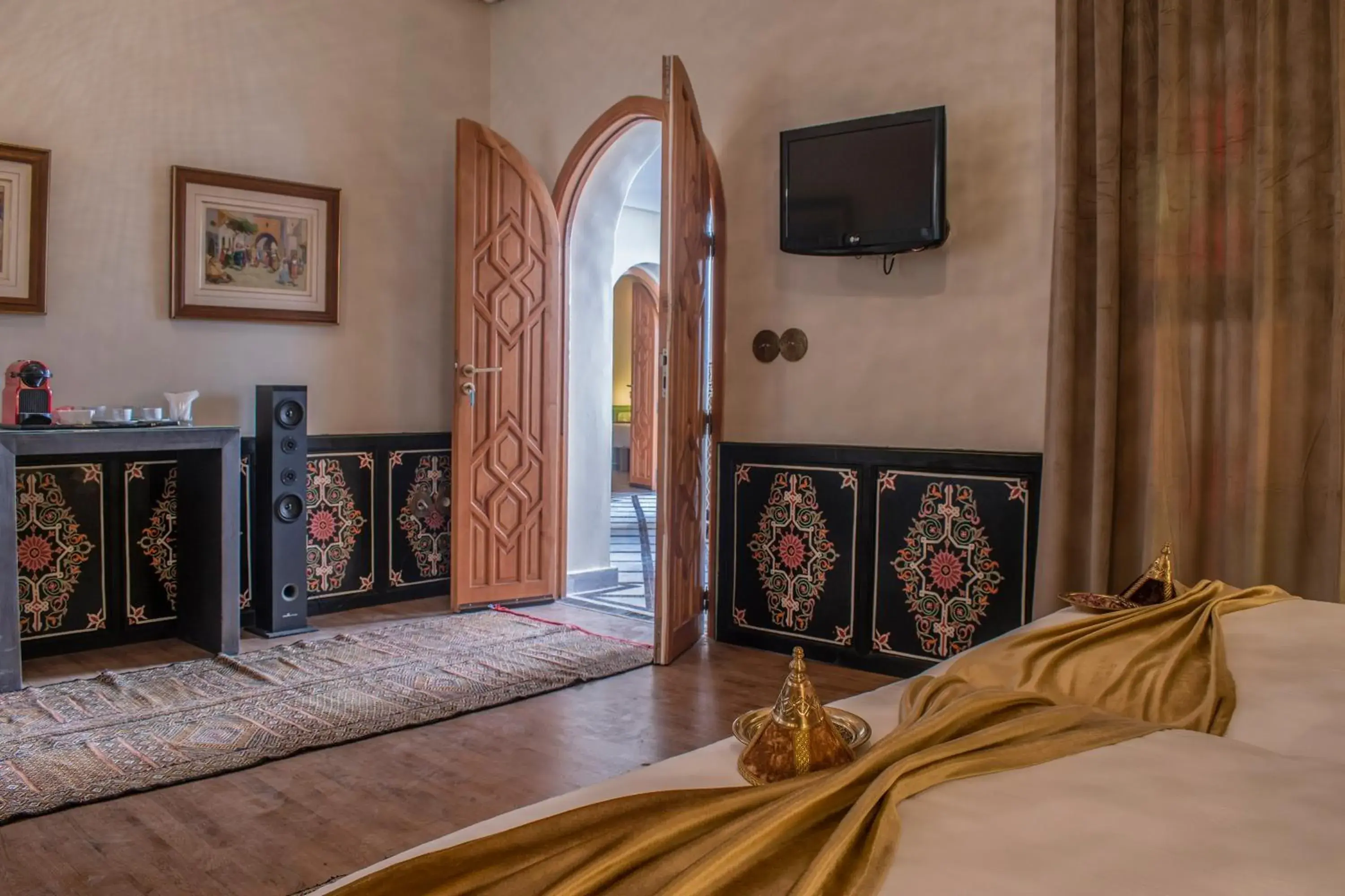 Bed in Palais Dar Si Aissa ALL-SUITES