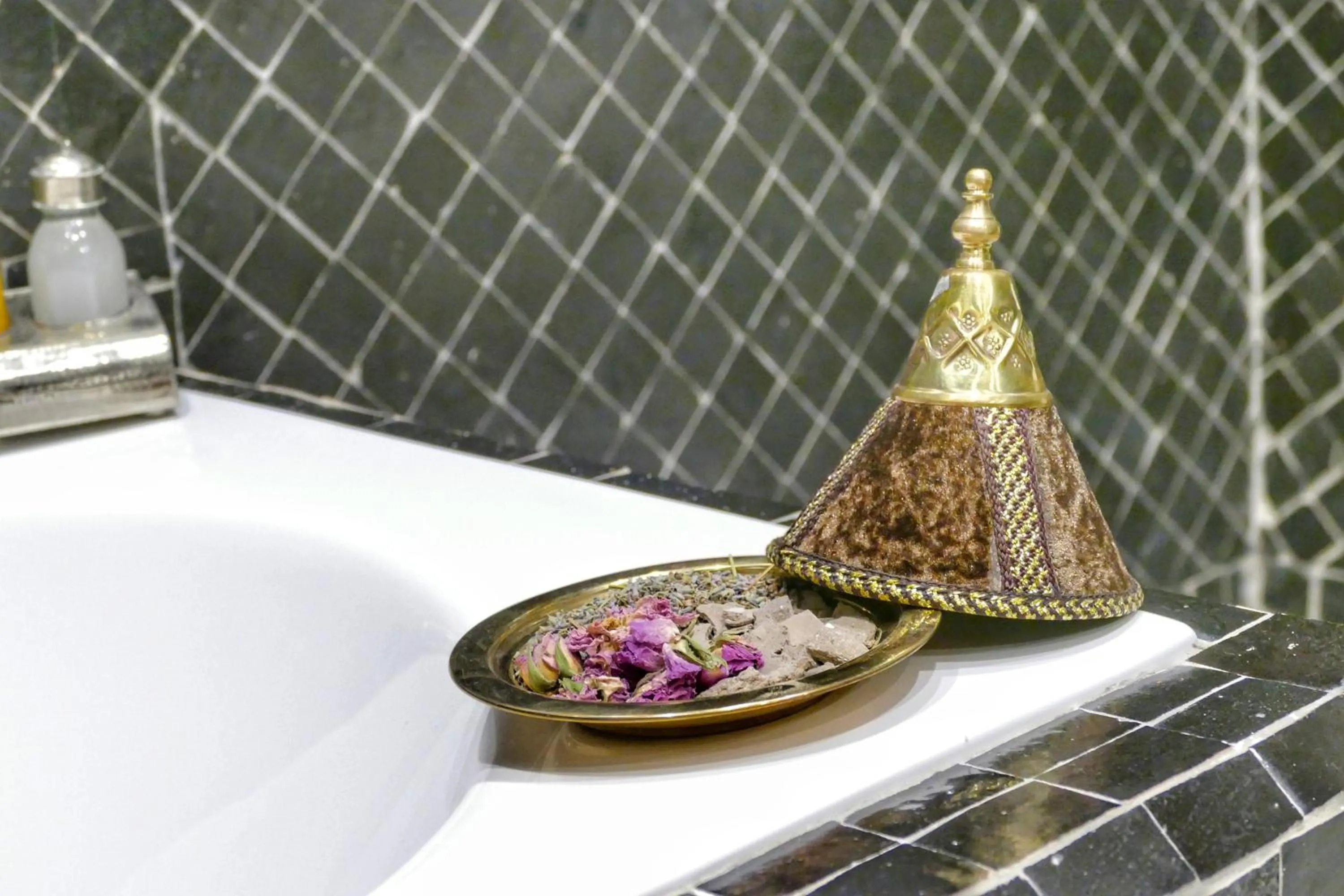 Bathroom in Palais Dar Si Aissa ALL-SUITES