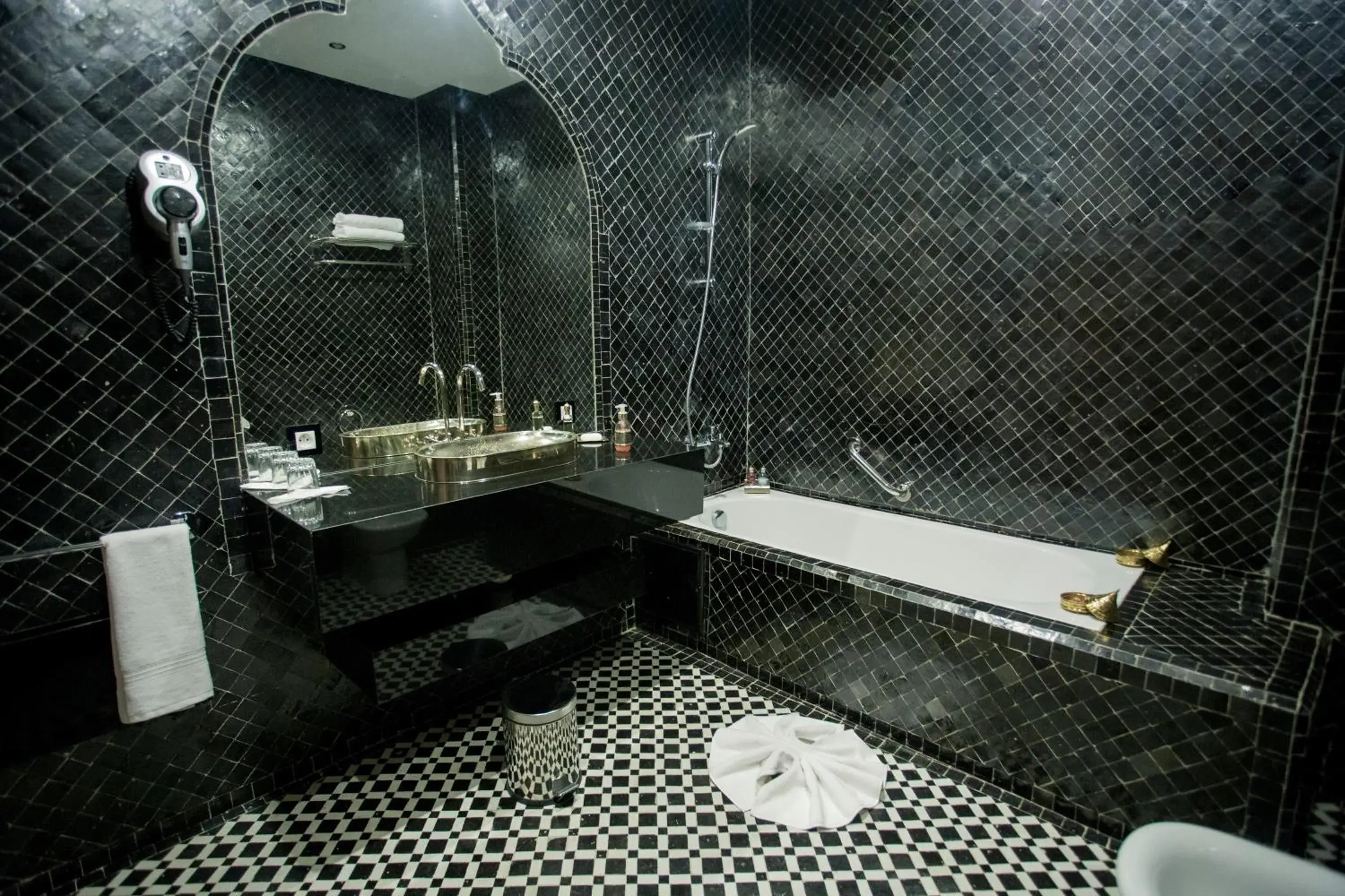 Property building, Bathroom in Palais Dar Si Aissa ALL-SUITES