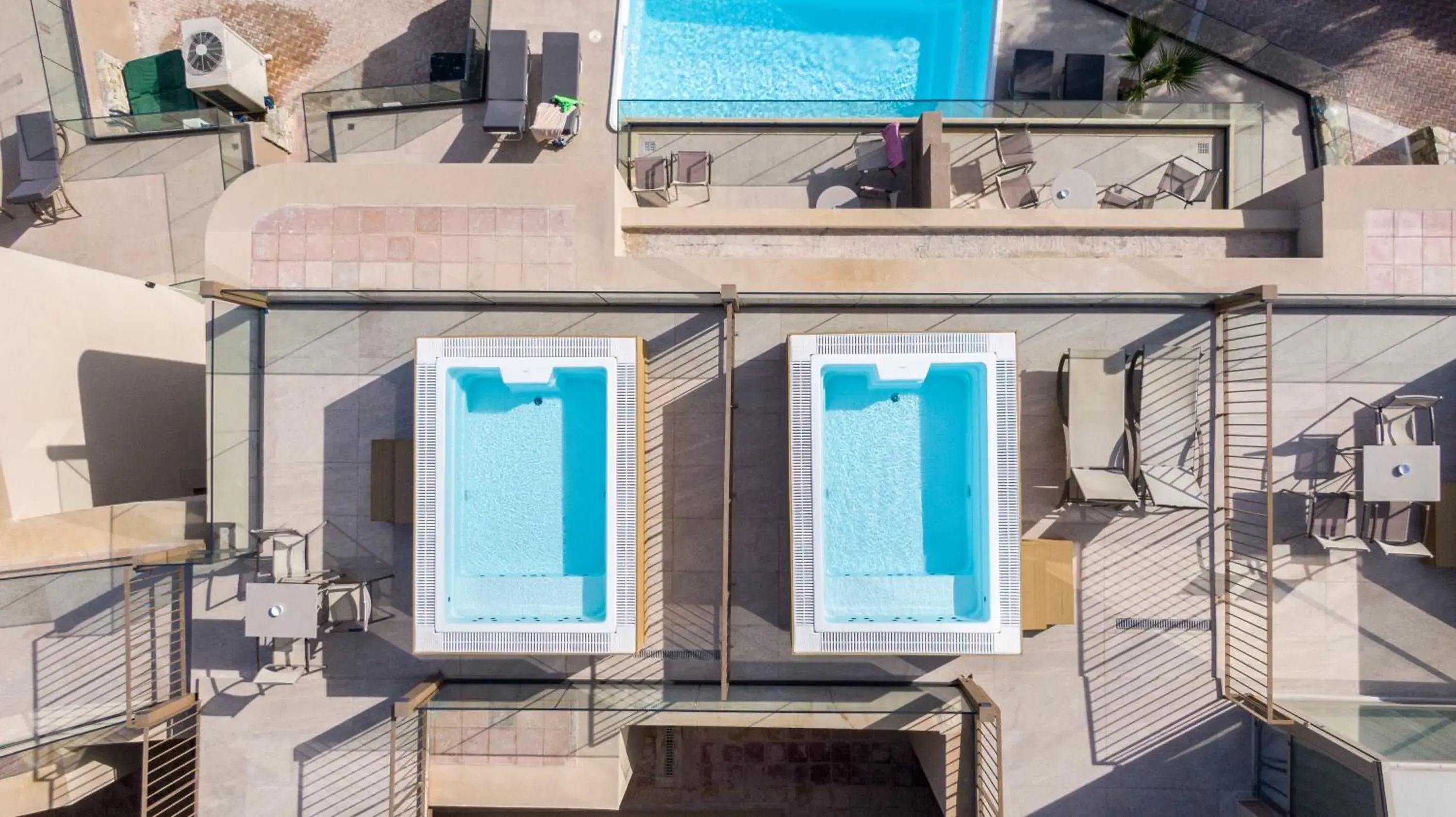 Swimming pool in Athina Palace Resort & Spa Swimming pool in Athina Palace Resort & Spa