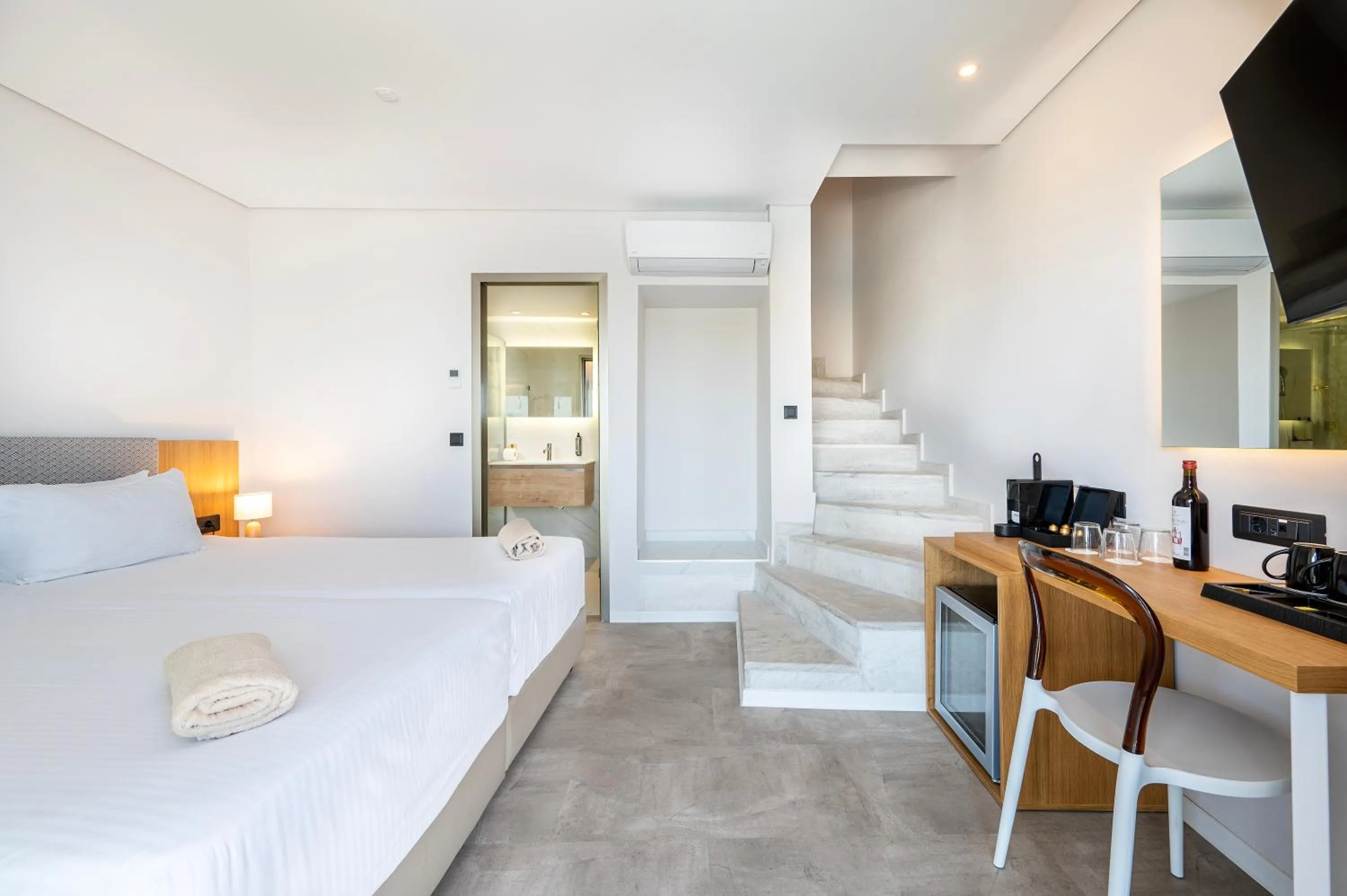 Bedroom, Bed in Athina Palace Resort & Spa