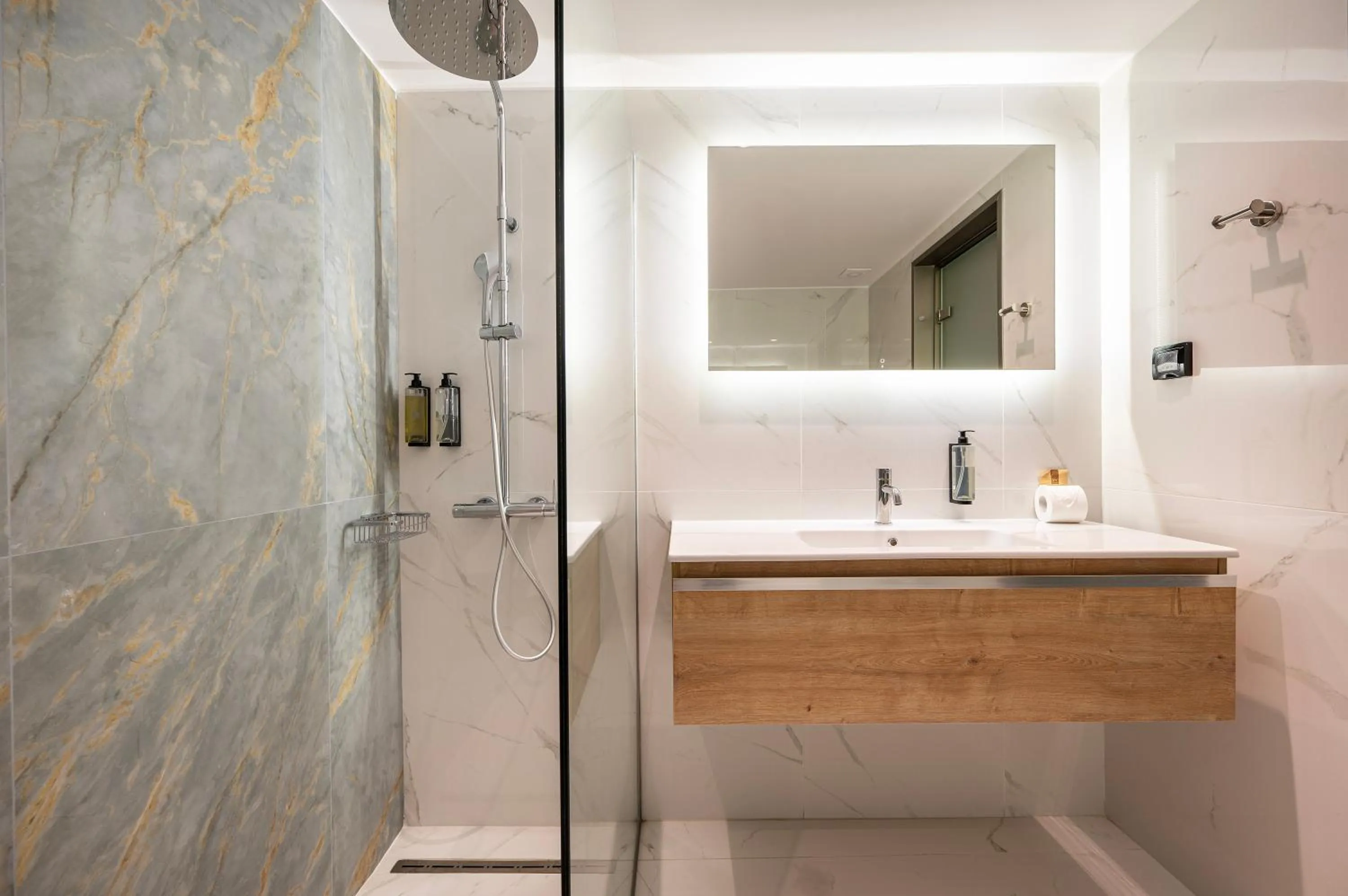 Shower in Athina Palace Resort & Spa