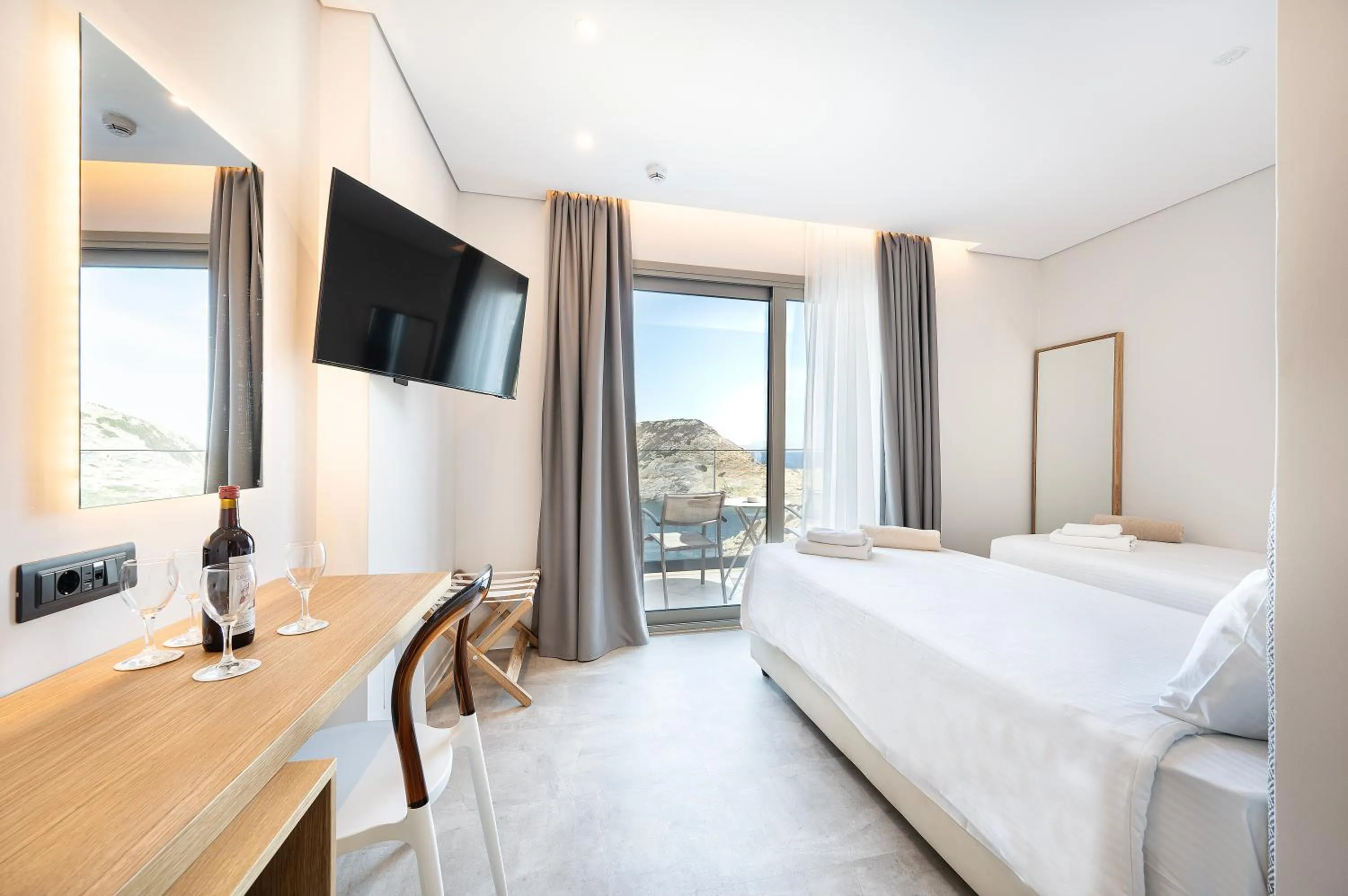 Bedroom, Bed in Athina Palace Resort & Spa