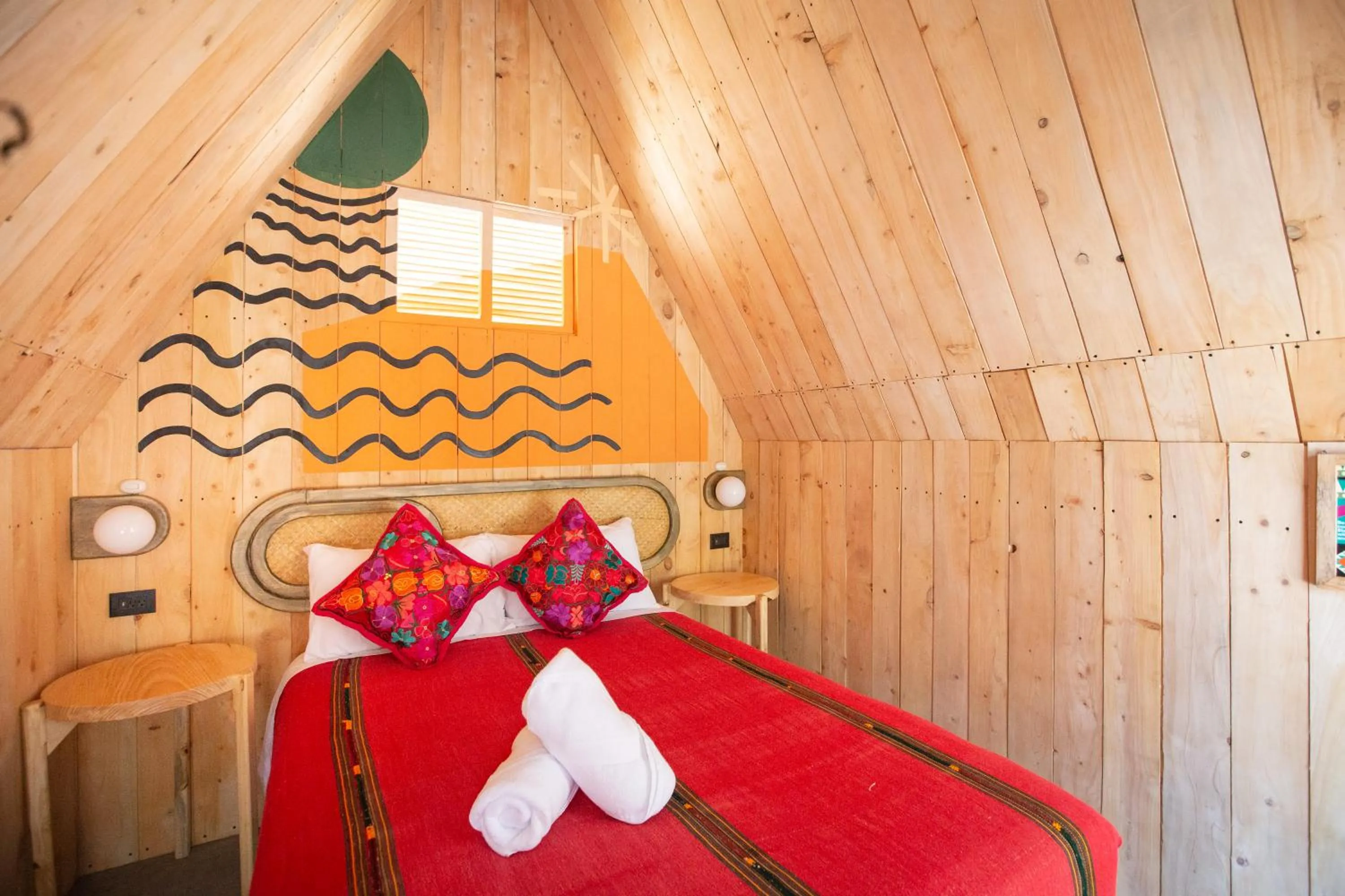 Photo of the whole room, Bed in Socialtel Atitlan