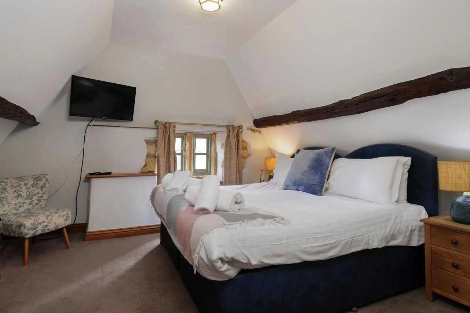 Property building, Bed in The Plough B&B