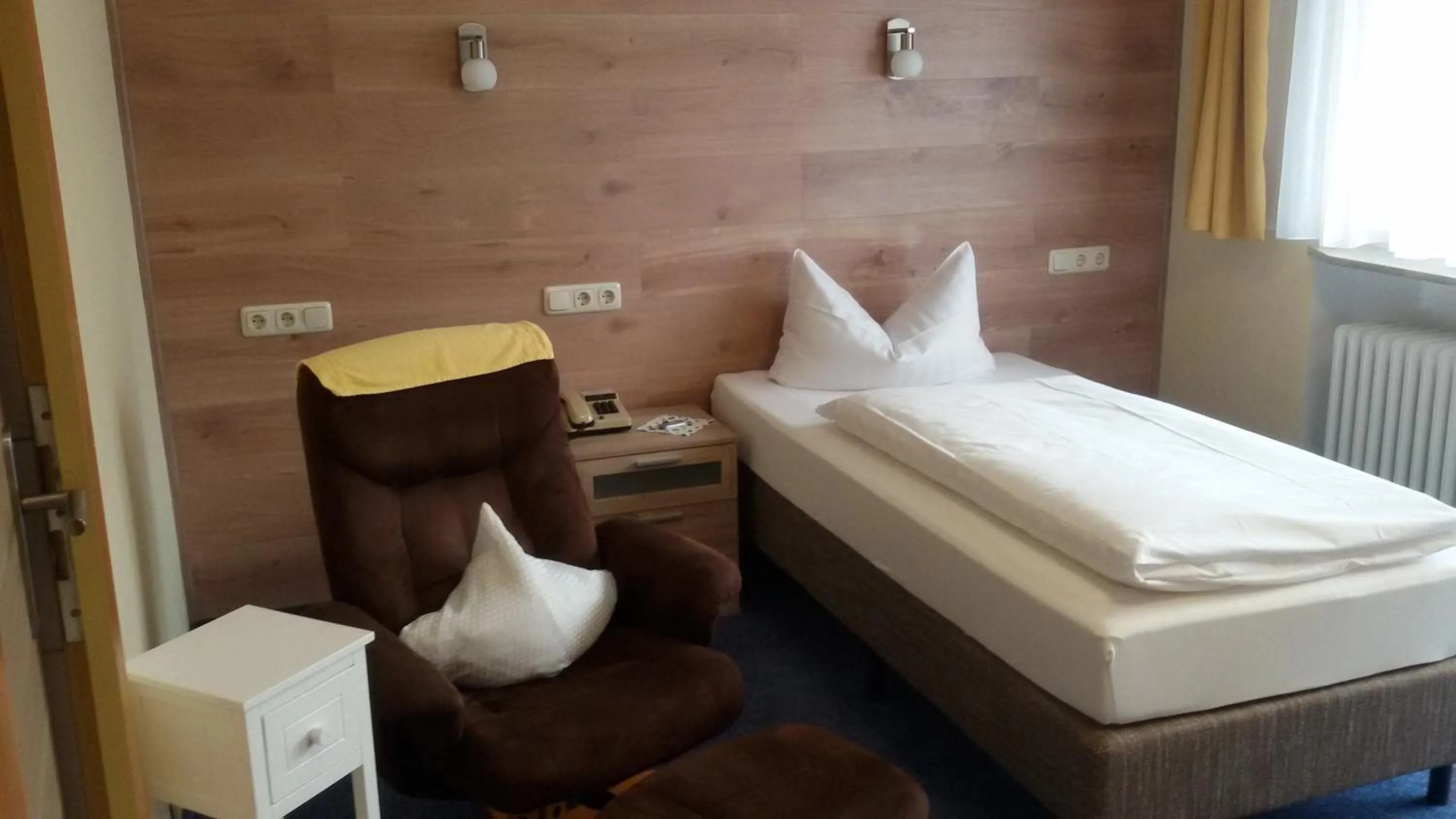 Day, Bed in Hotel Weidenau