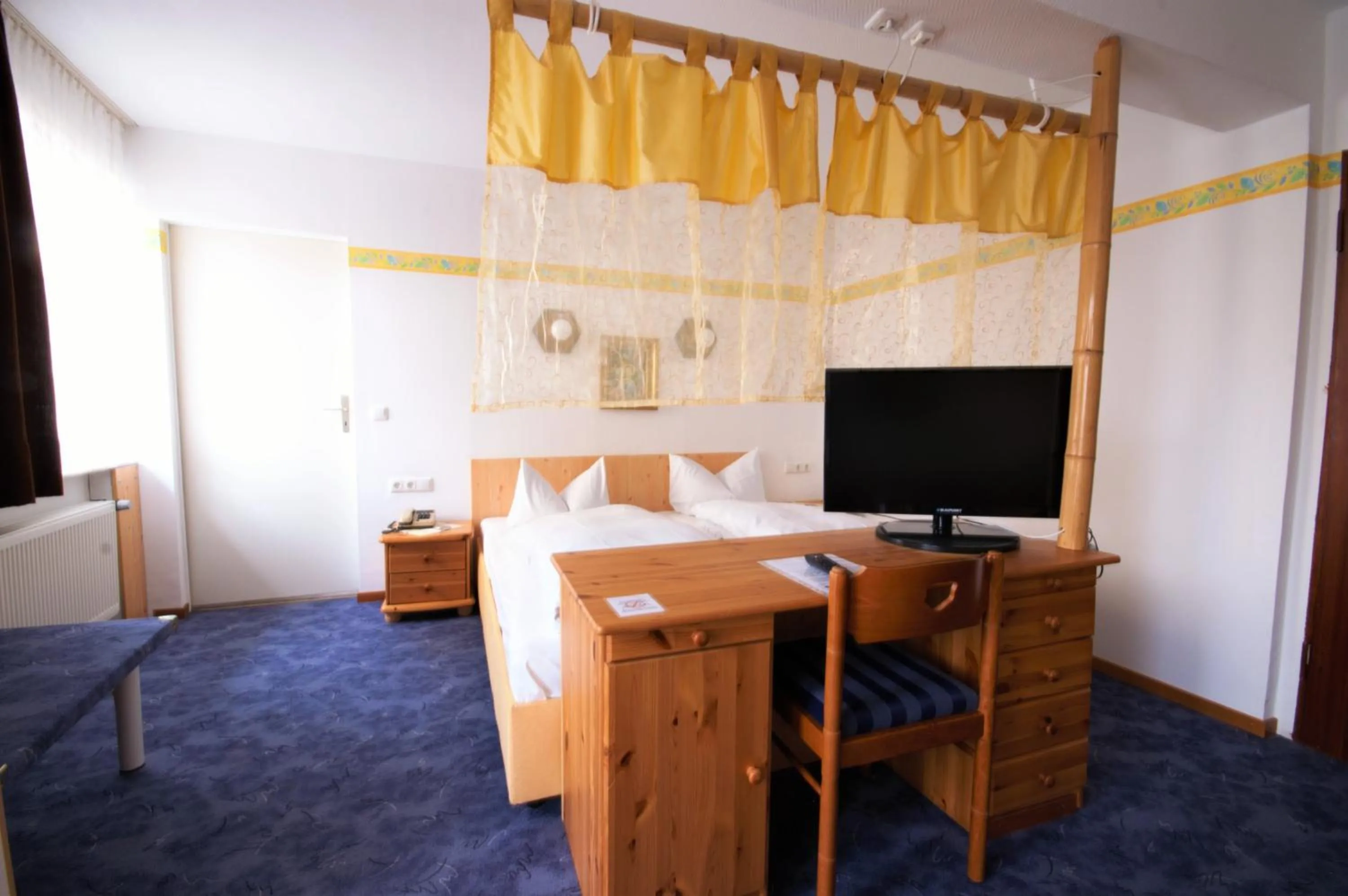 Day, Bed in Hotel Weidenau