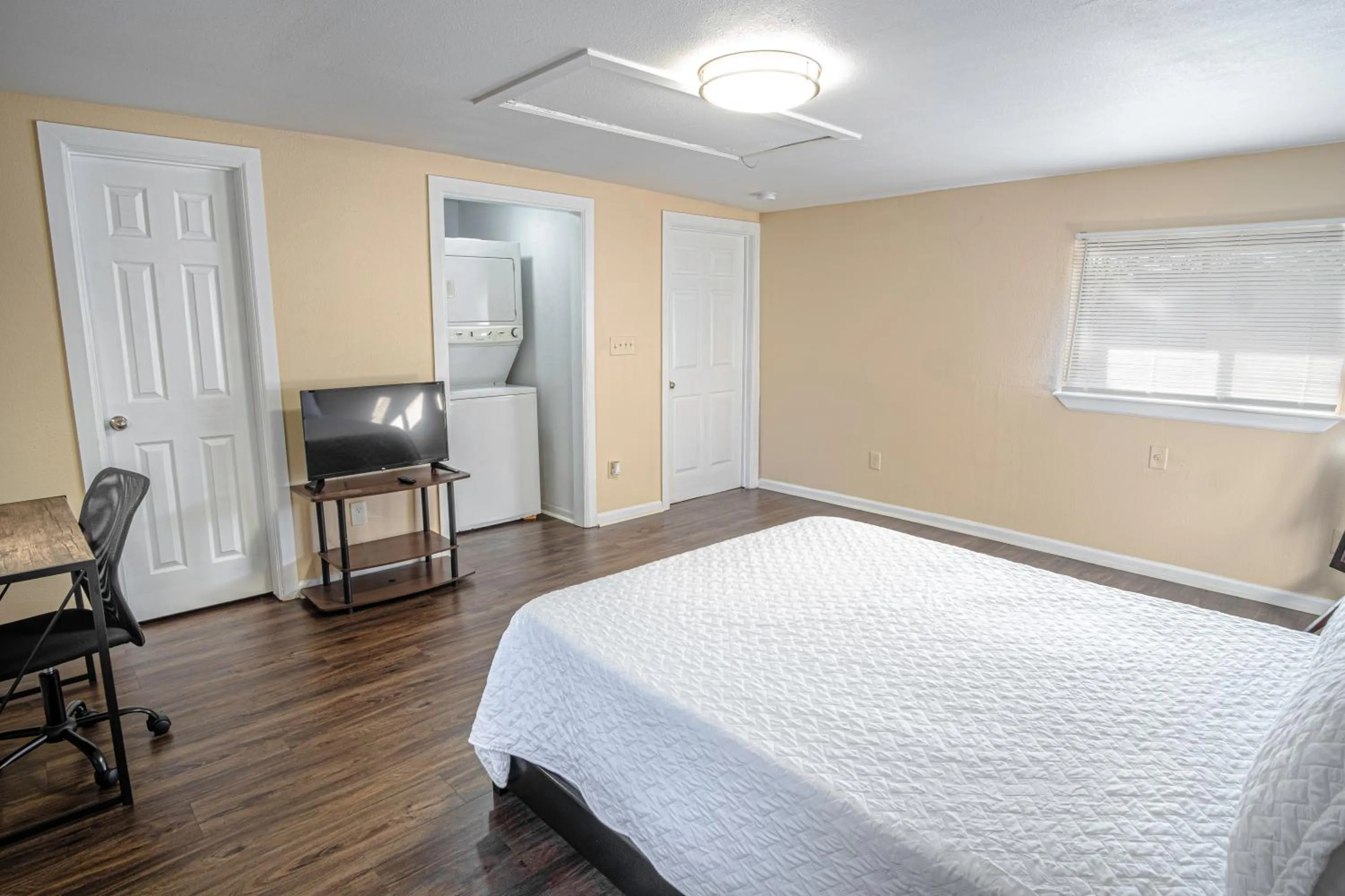 Photo of the whole room, Bed in Houston St Guest house near Downtown/Military base