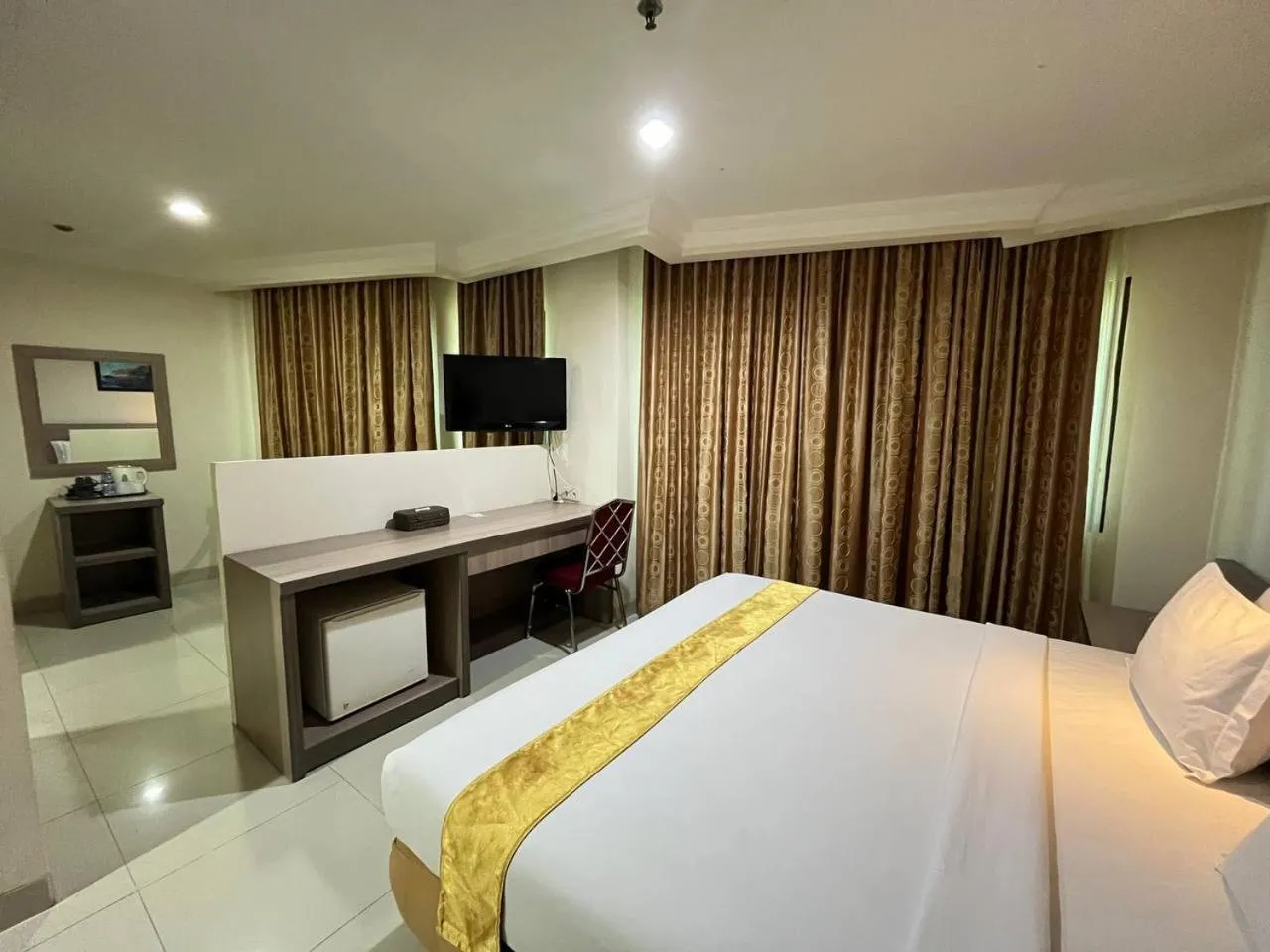 Bedroom, Bed in Manise Hotel