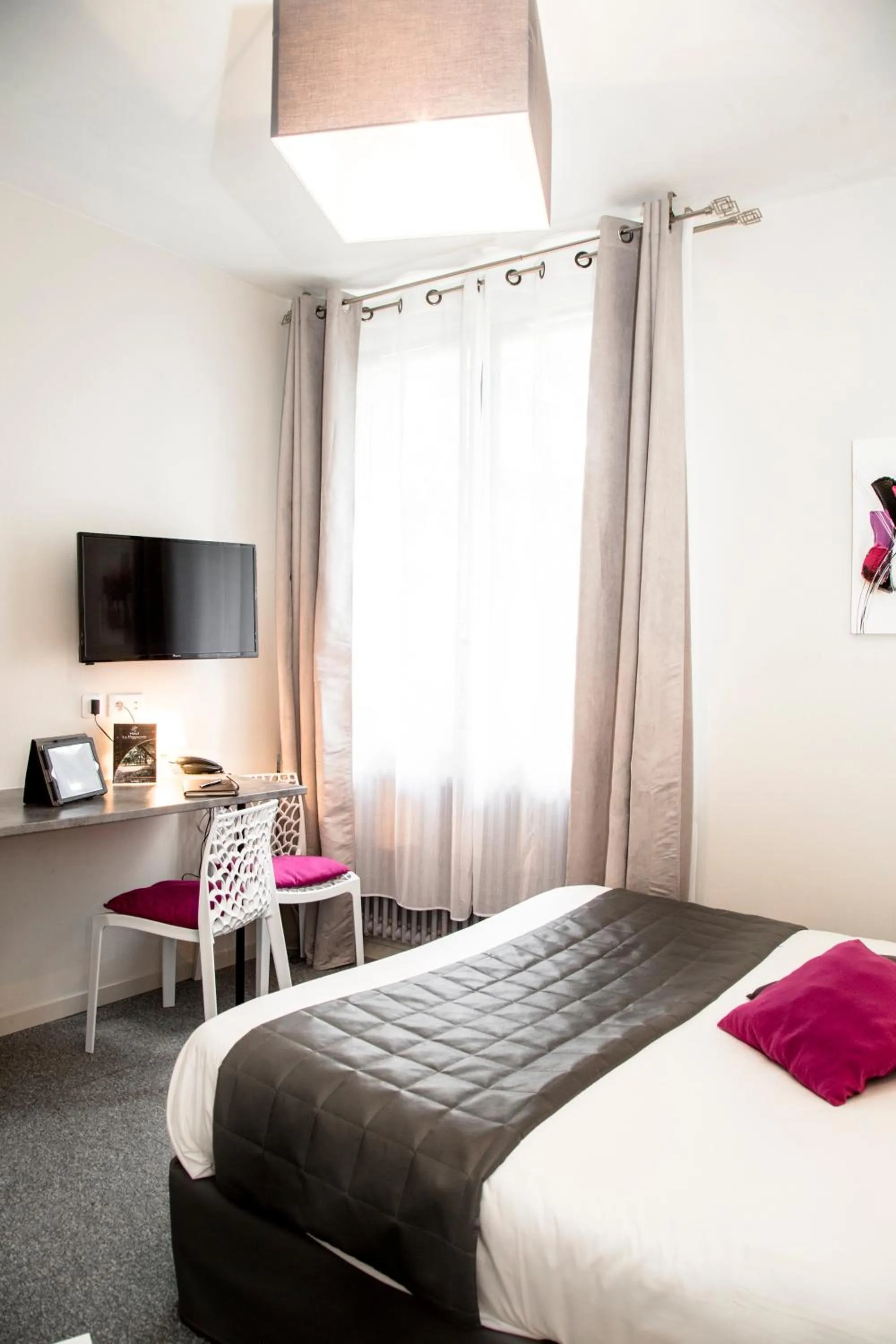 Bedroom, Bed in Hotel De La Pommeraie