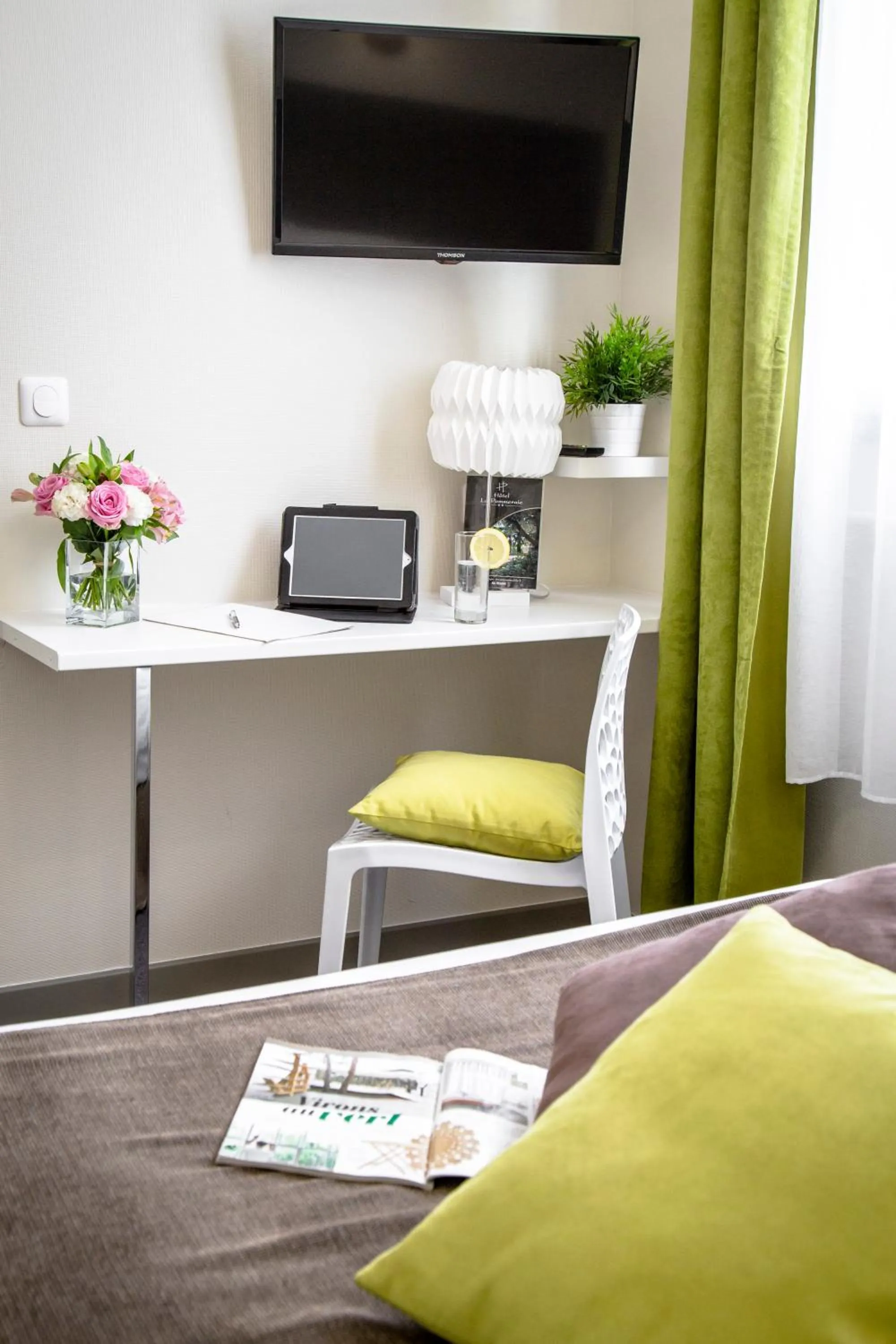Bedroom in Hotel De La Pommeraie