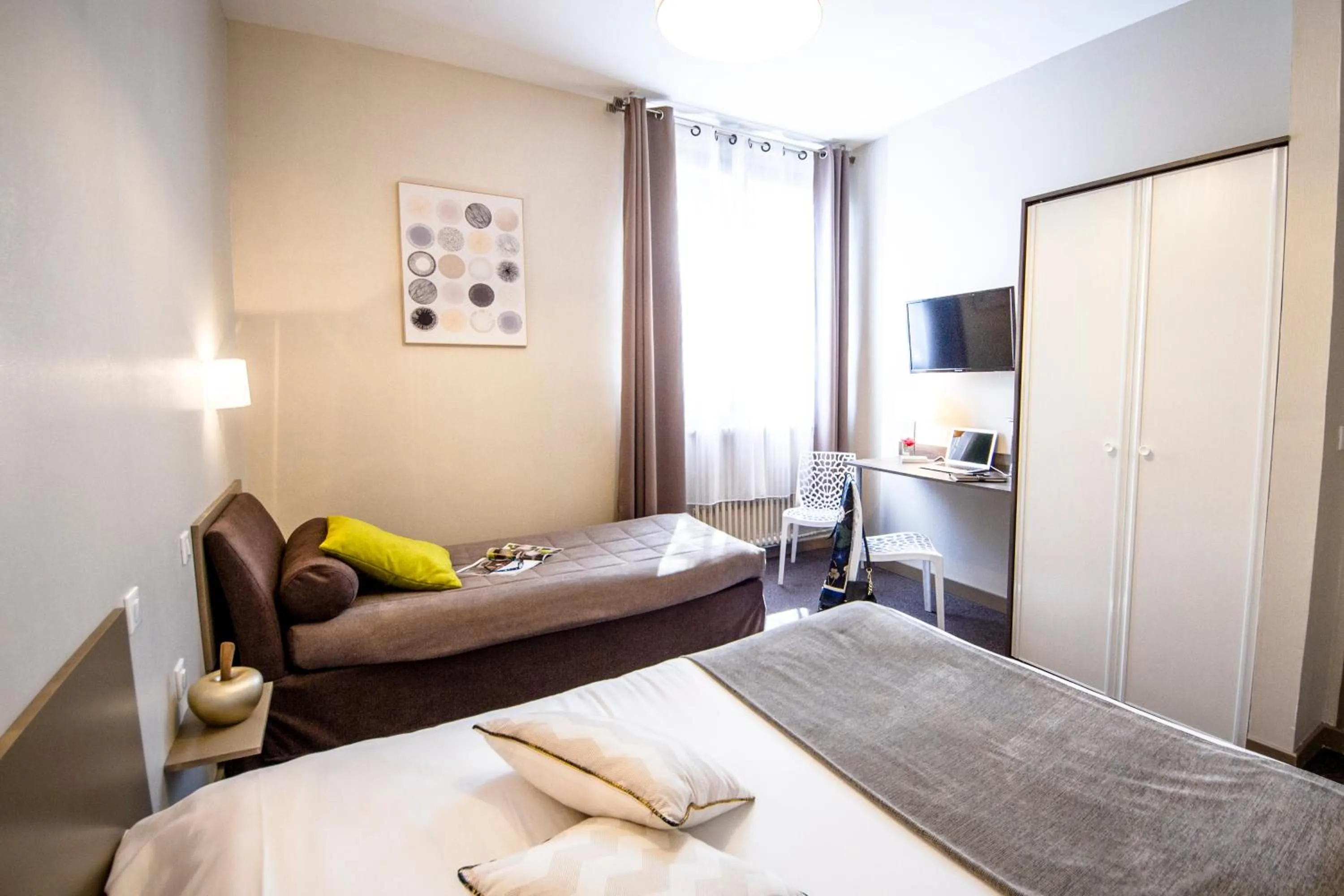 Bedroom, Bed in Hotel De La Pommeraie