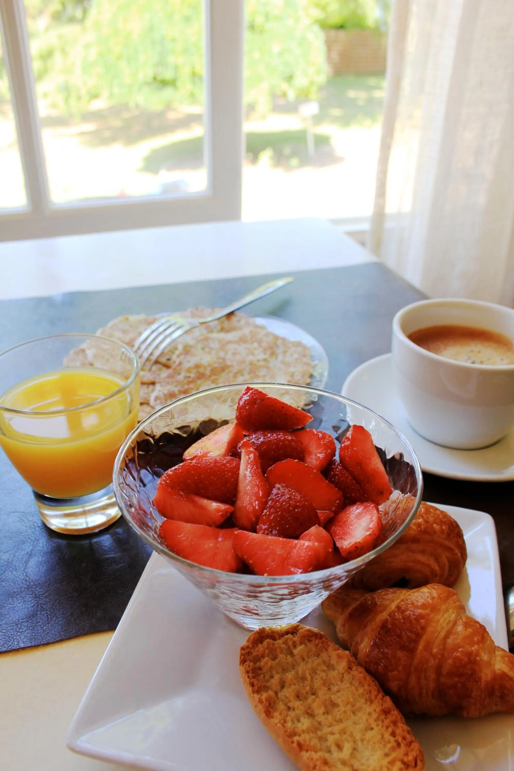 Food and drinks in Hotel De La Pommeraie