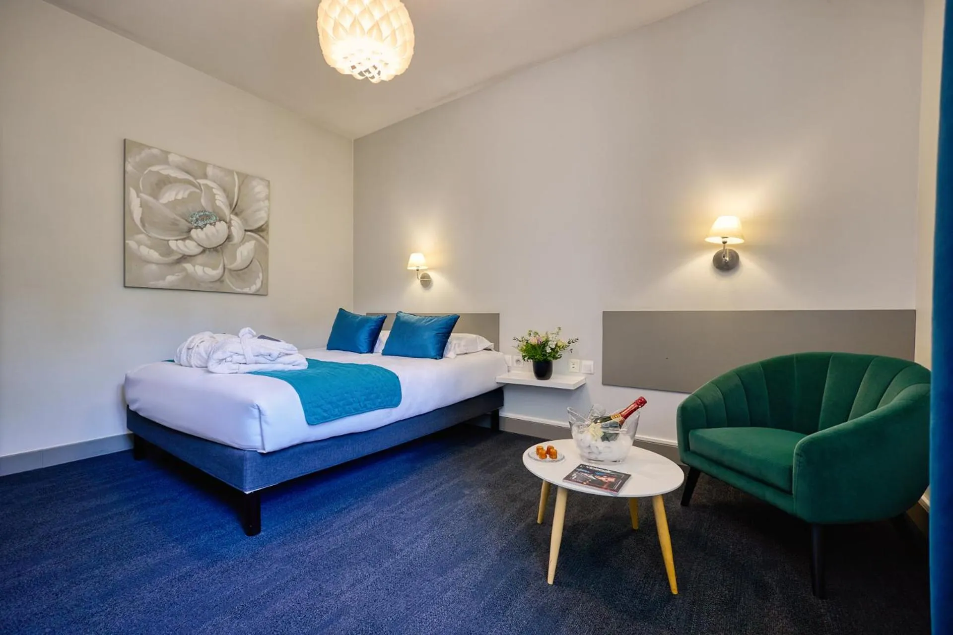 Bedroom, Bed in Hotel De La Pommeraie