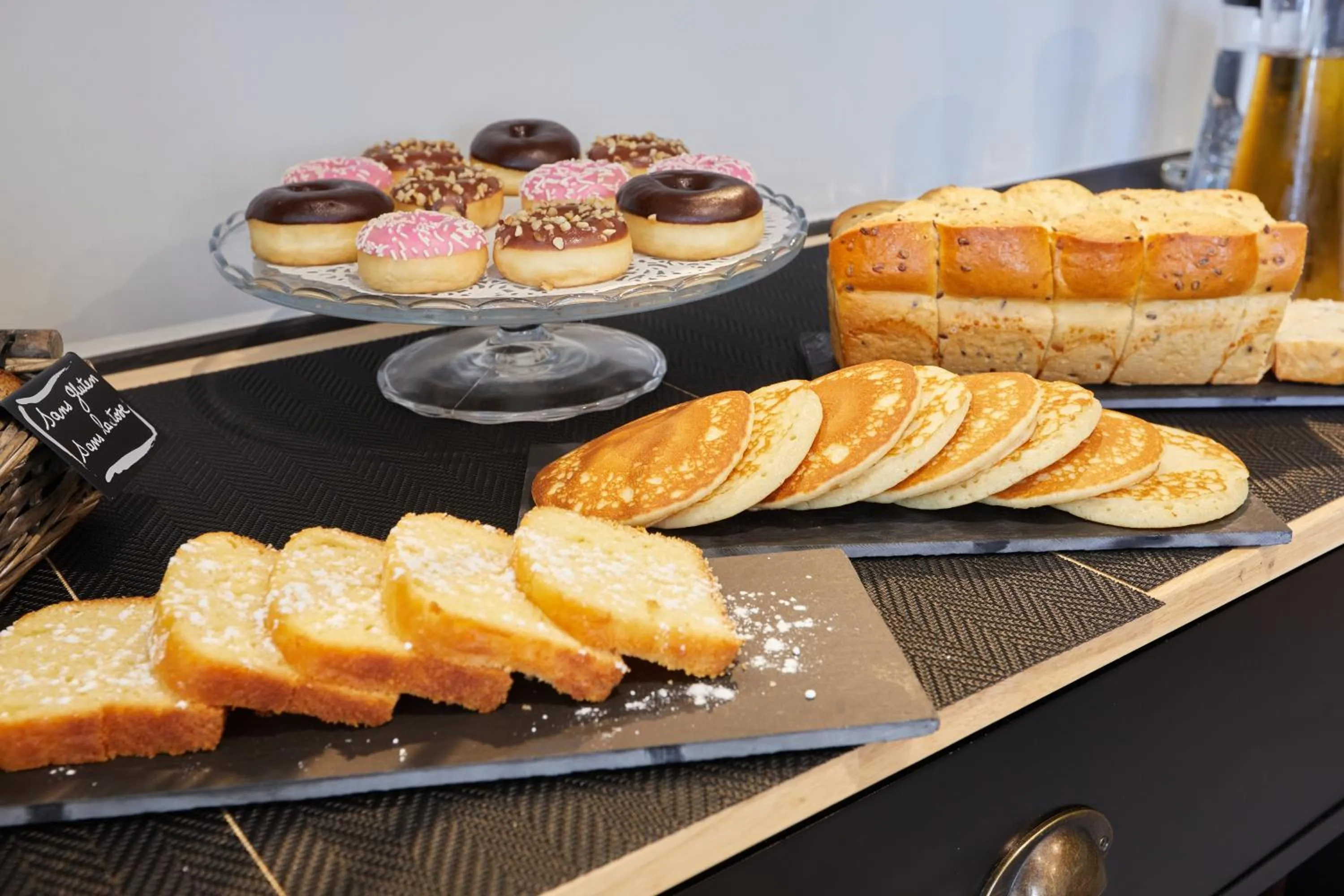 Breakfast in Hotel De La Pommeraie