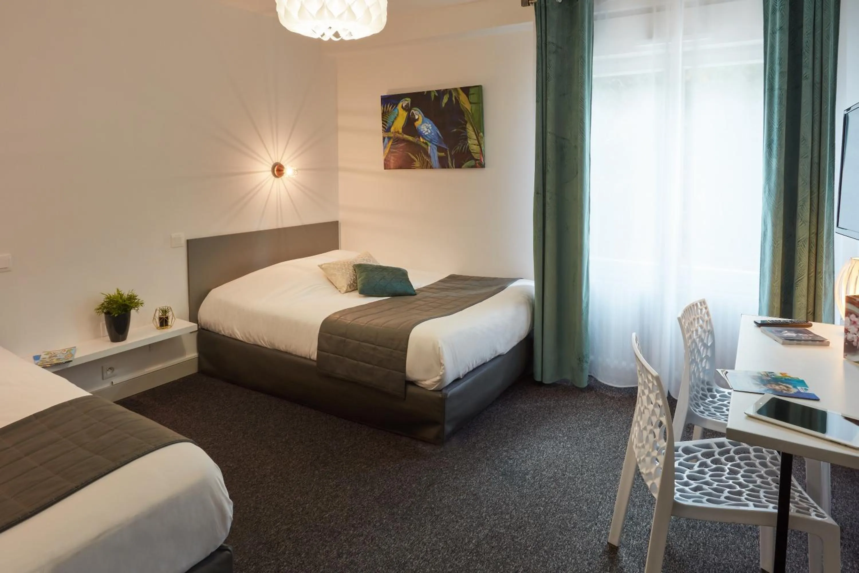 Photo of the whole room, Bed in Hotel De La Pommeraie