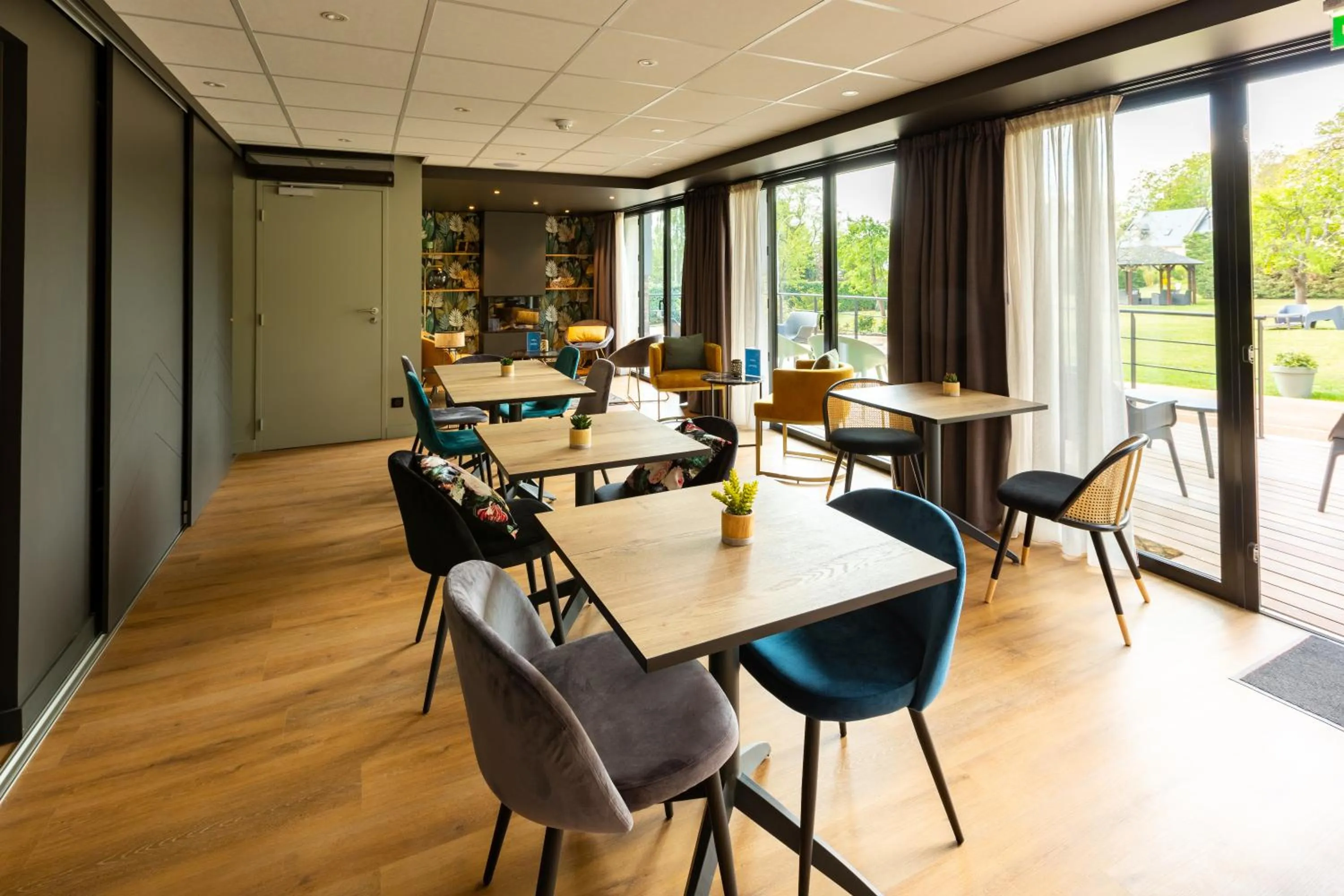 Lounge or bar in Hotel De La Pommeraie