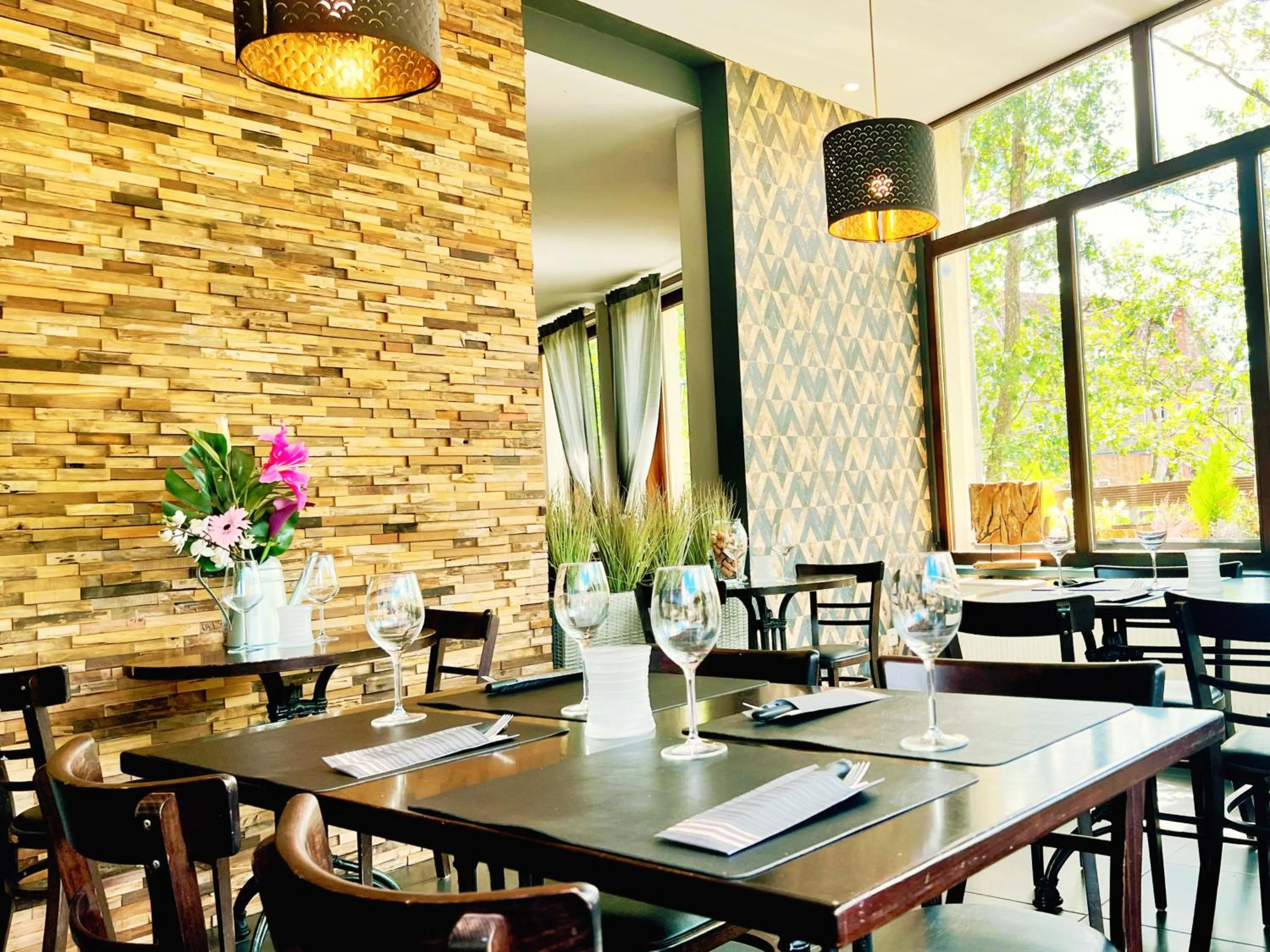 Restaurant/places to eat in Au sommet de la cascade