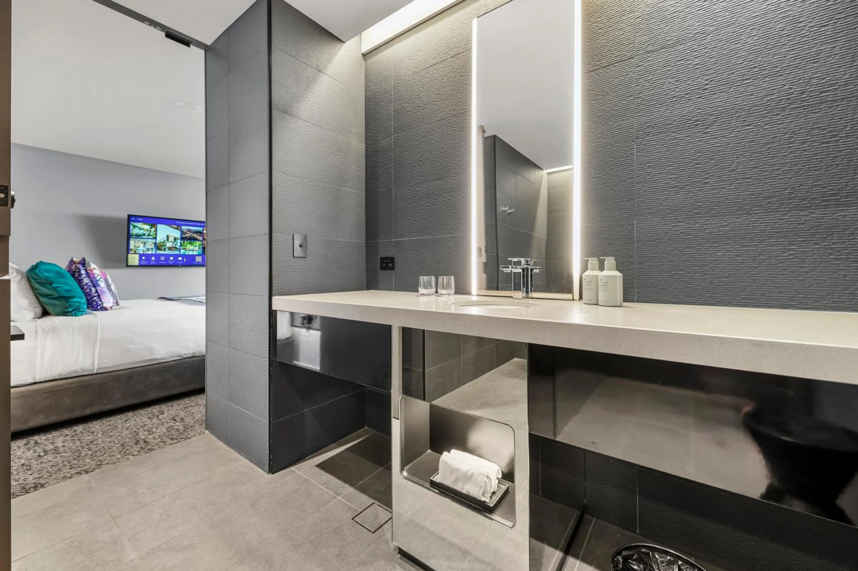 Bathroom, Bed in Crystalbrook Vincent