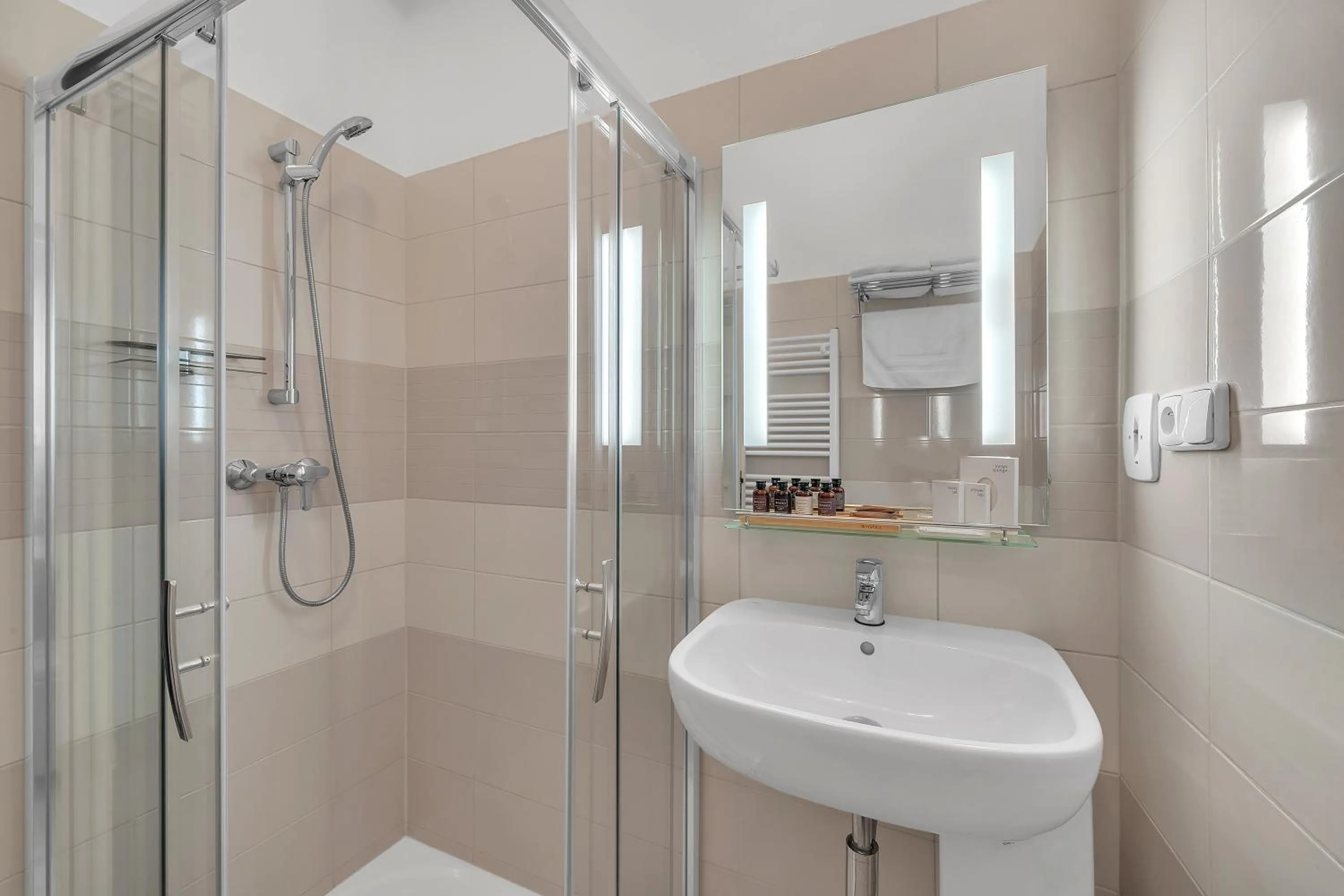 Shower in Hotel Nelly Kellys