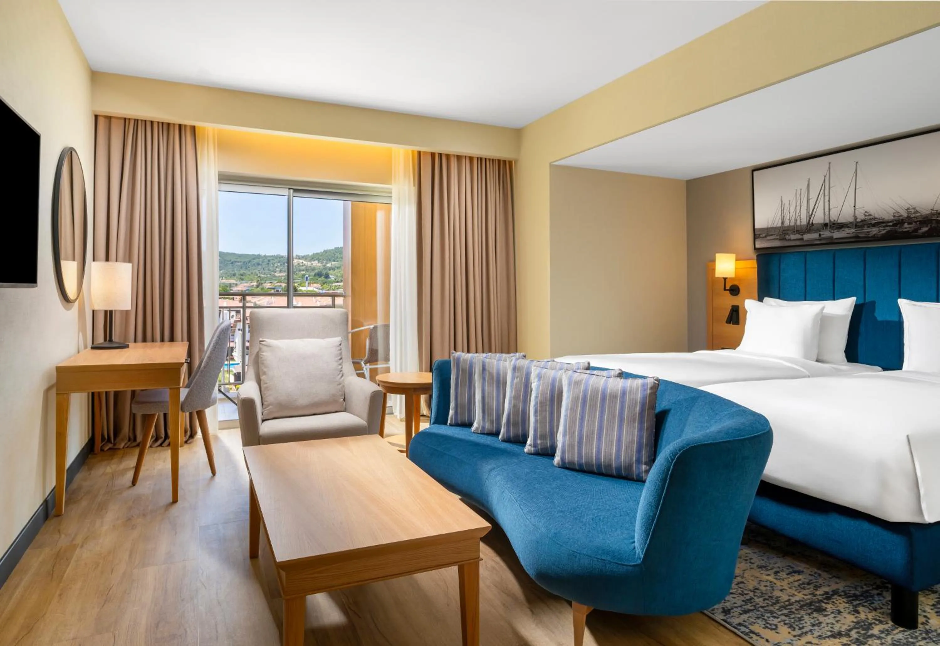 Communal lounge/ TV room, Bed in Radisson Blu Resort & Spa Cesme