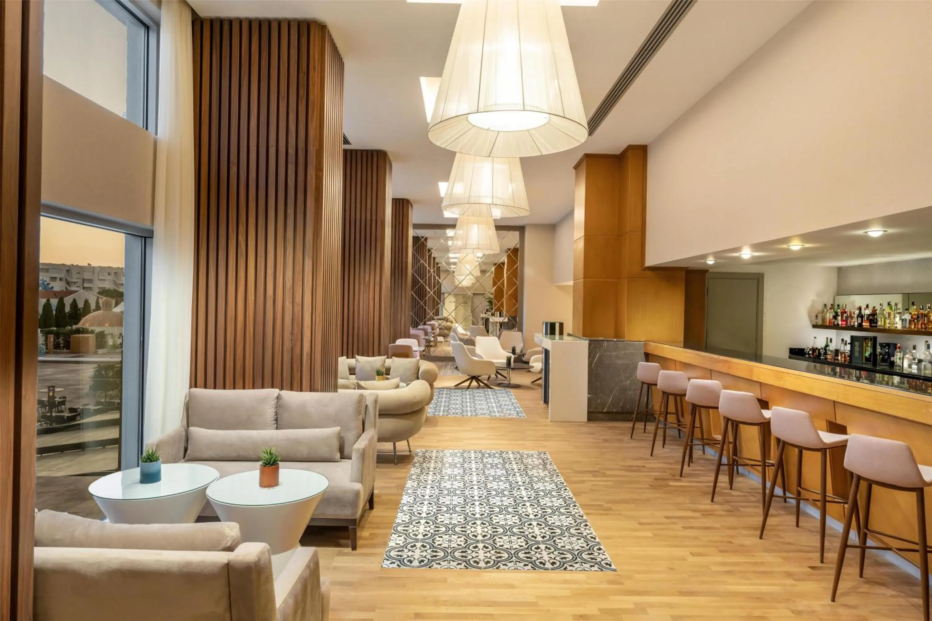 Lounge or bar in Radisson Blu Resort & Spa Cesme