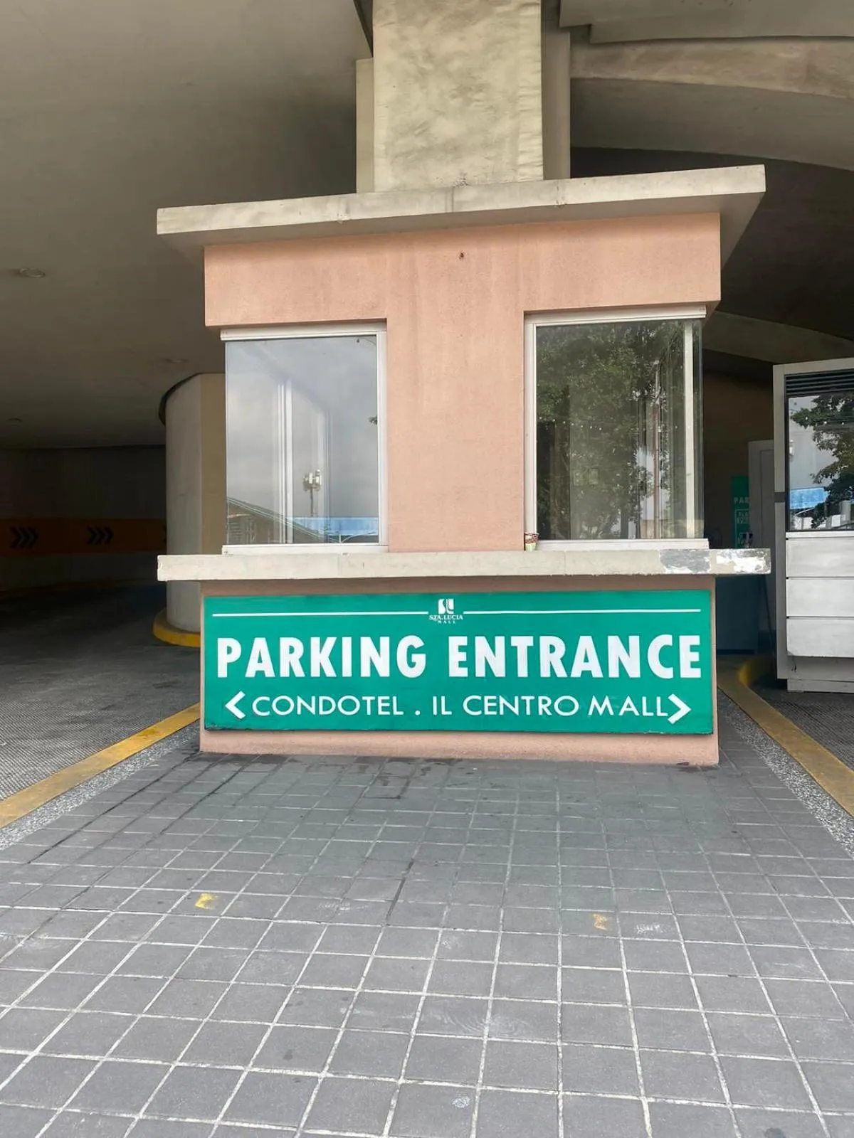 Parking in Santorini Hotel