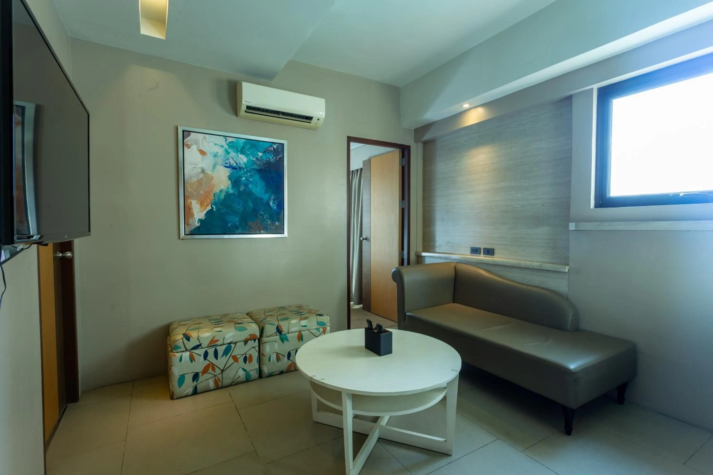 Living room, Bed in Santorini Hotel