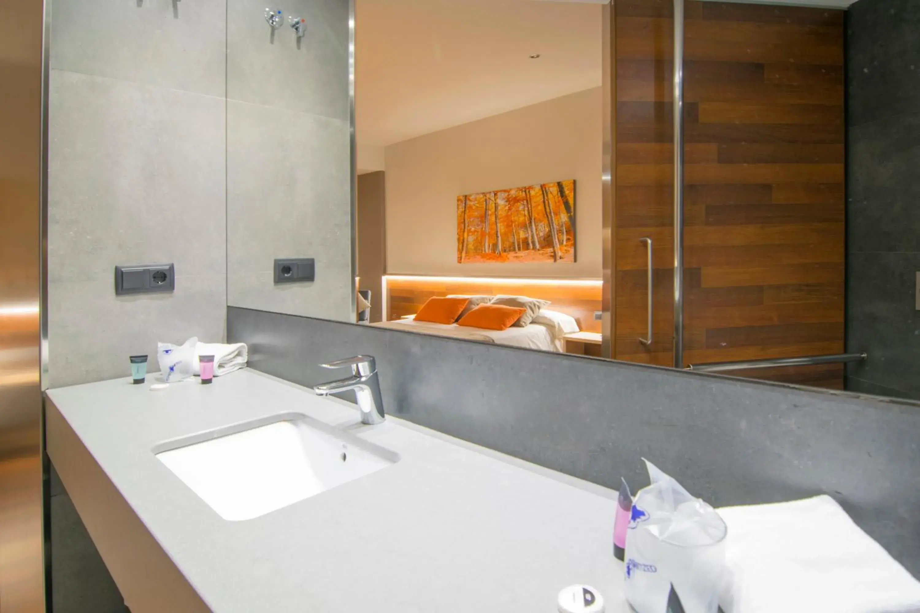 Bathroom in Hotel America Igualada Bathroom in Hotel America Igualada