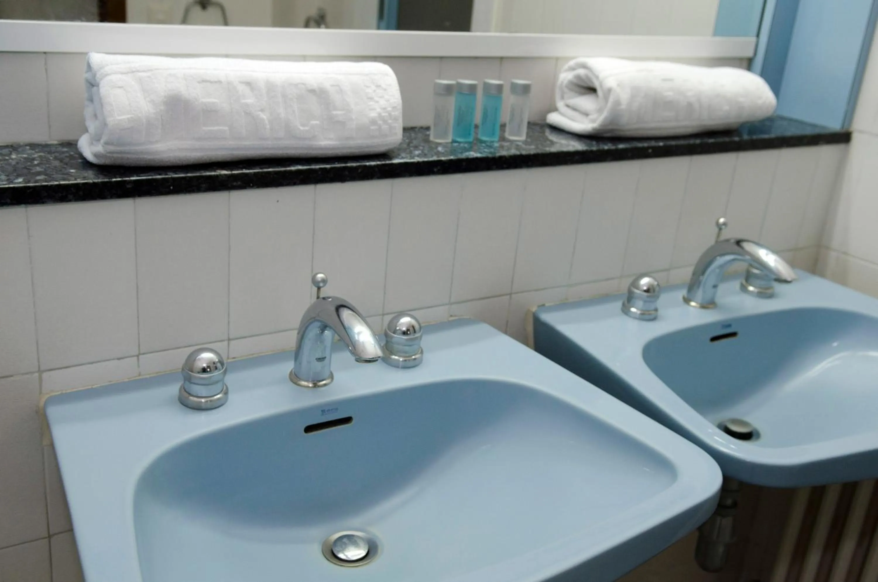 Bathroom in Hotel America Igualada