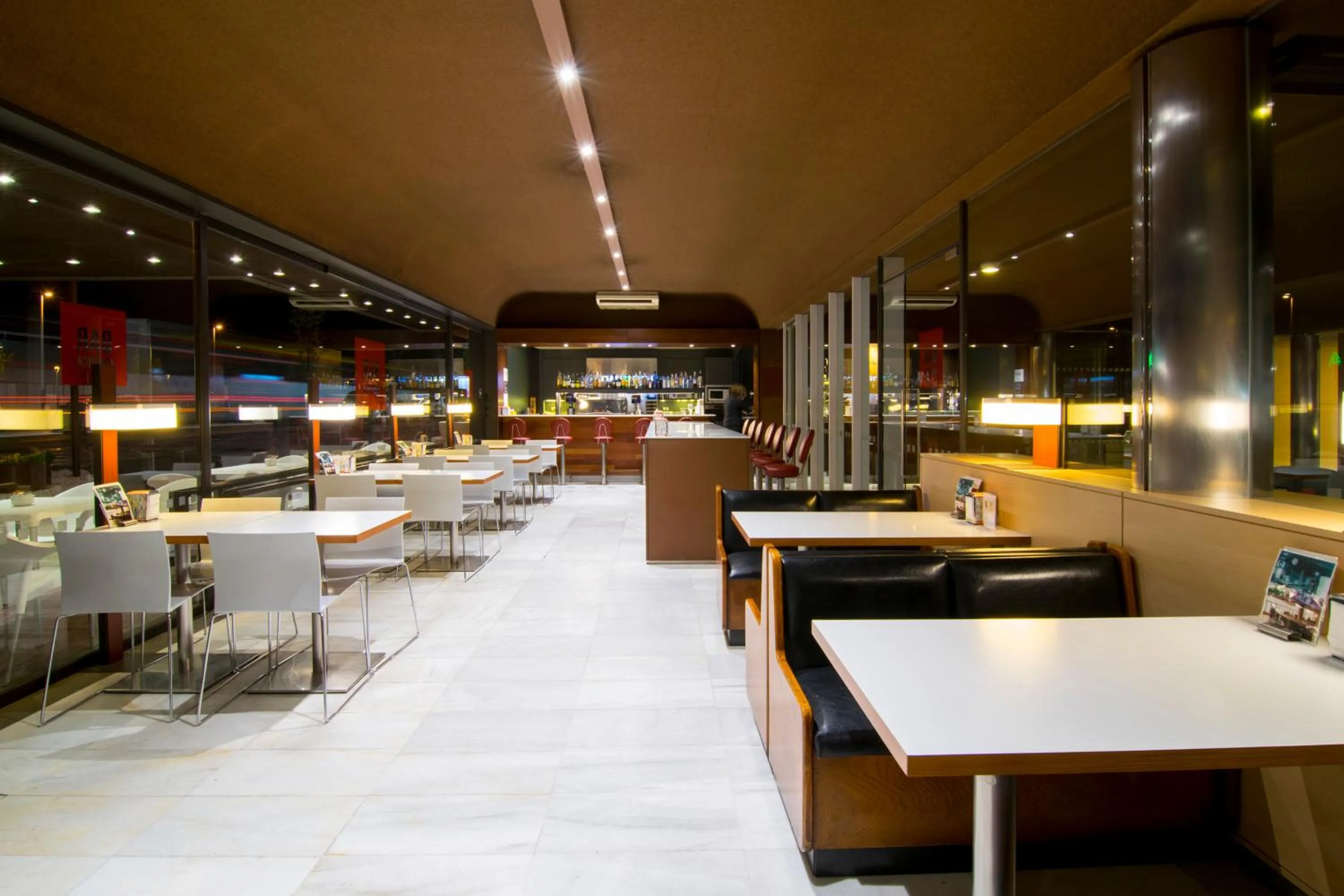 Lounge or bar in Hotel America Igualada