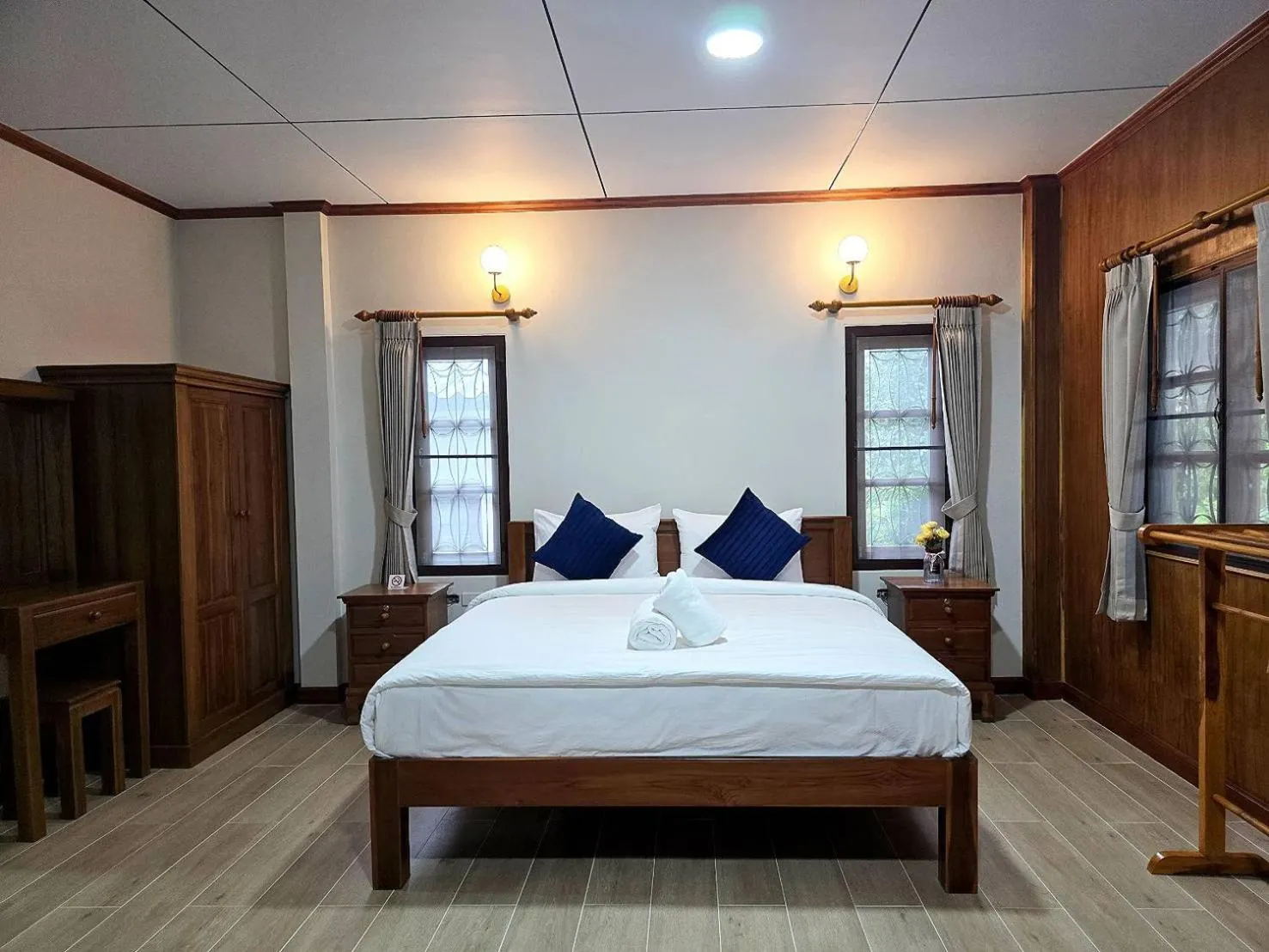 Bed in Mira Mare Resort Koh Samui