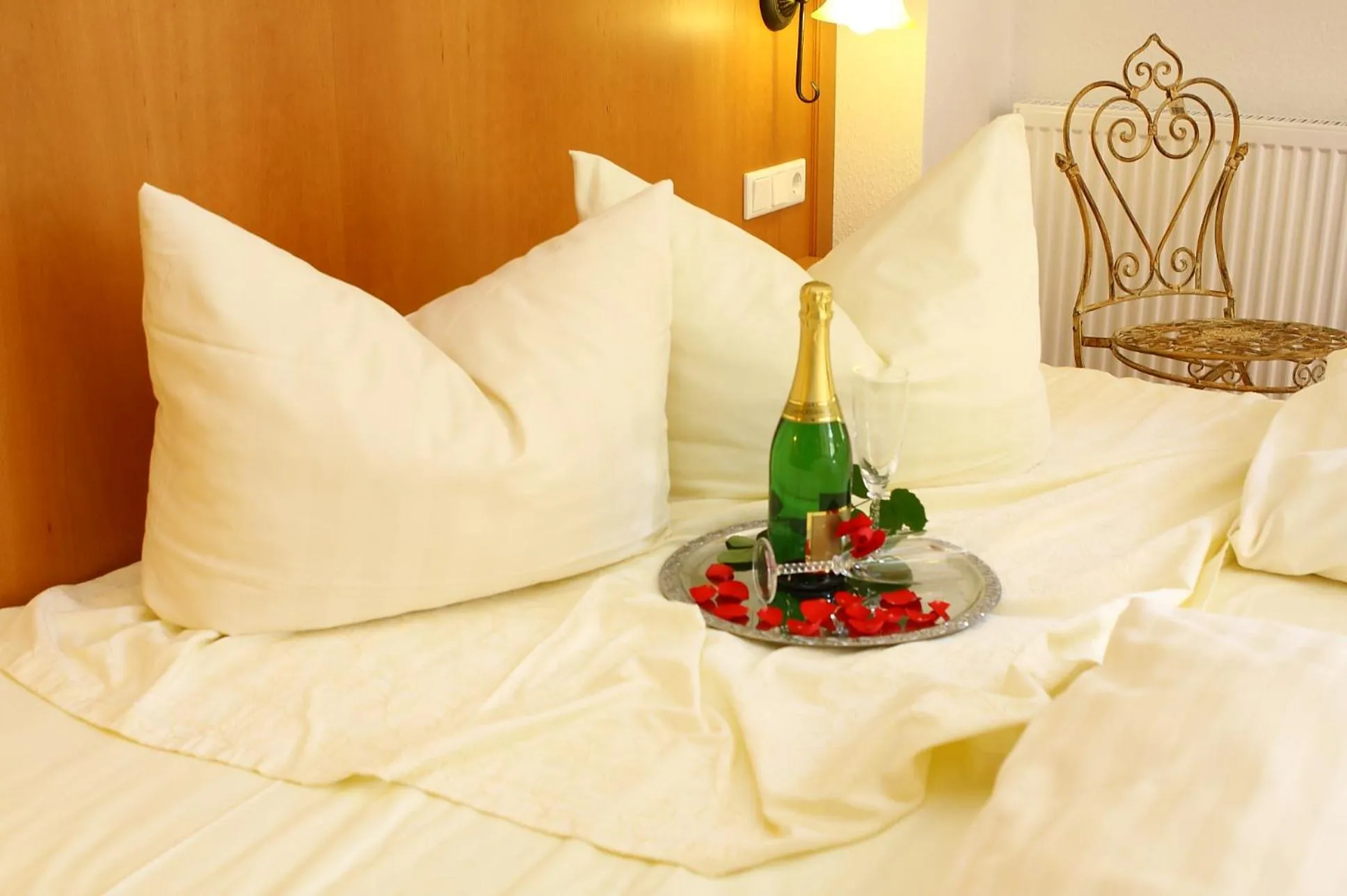 Alcoholic drinks, Bed in Jagdhof Klein Heilig Kreuz