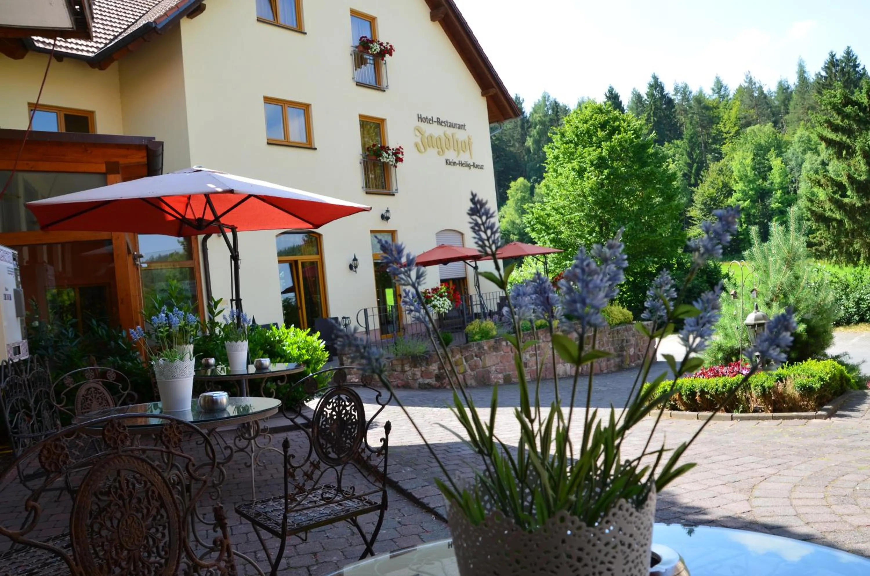 Property building in Jagdhof Klein Heilig Kreuz