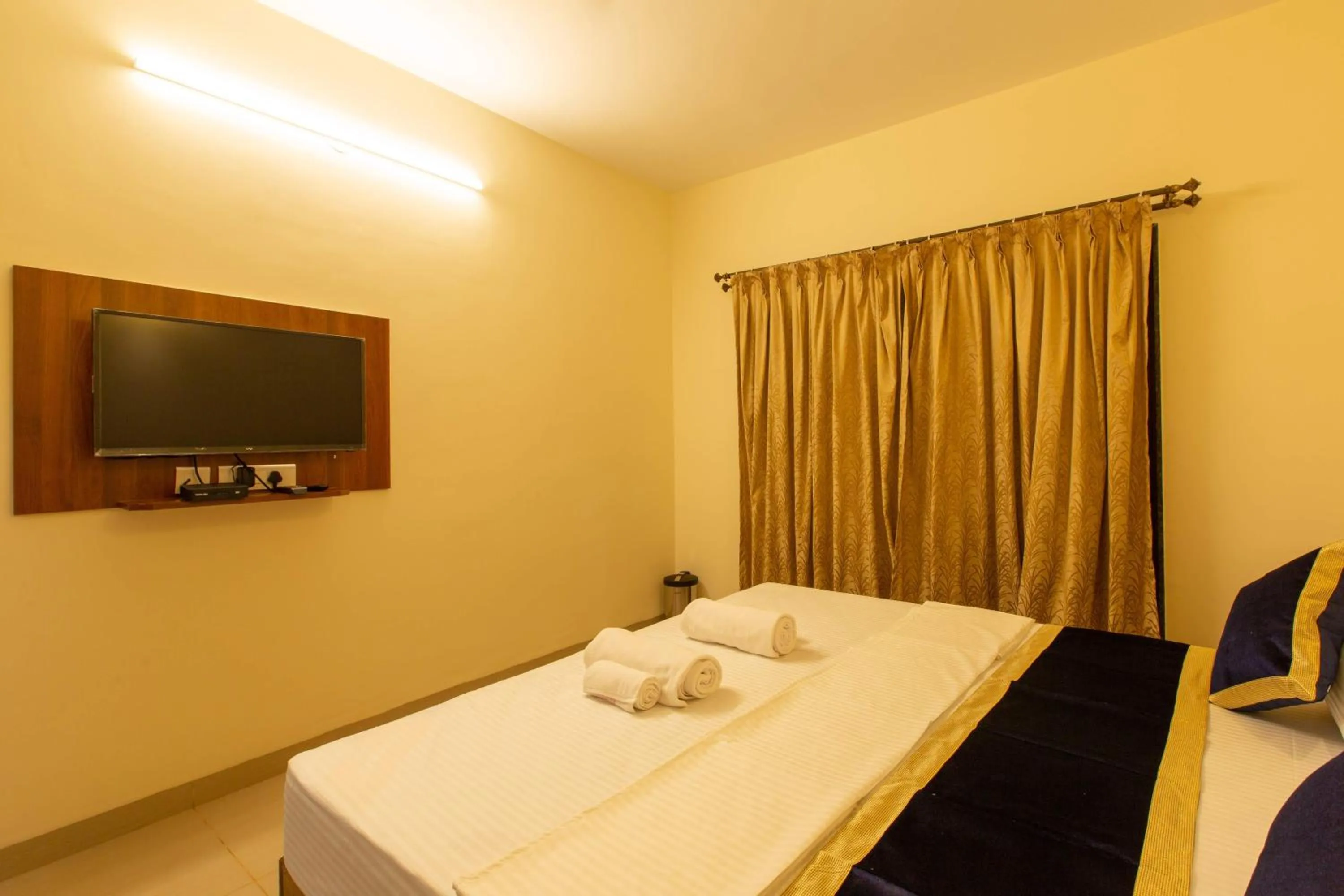 Bed in Tridiva Morjim 150 Meters to Morjim Beach