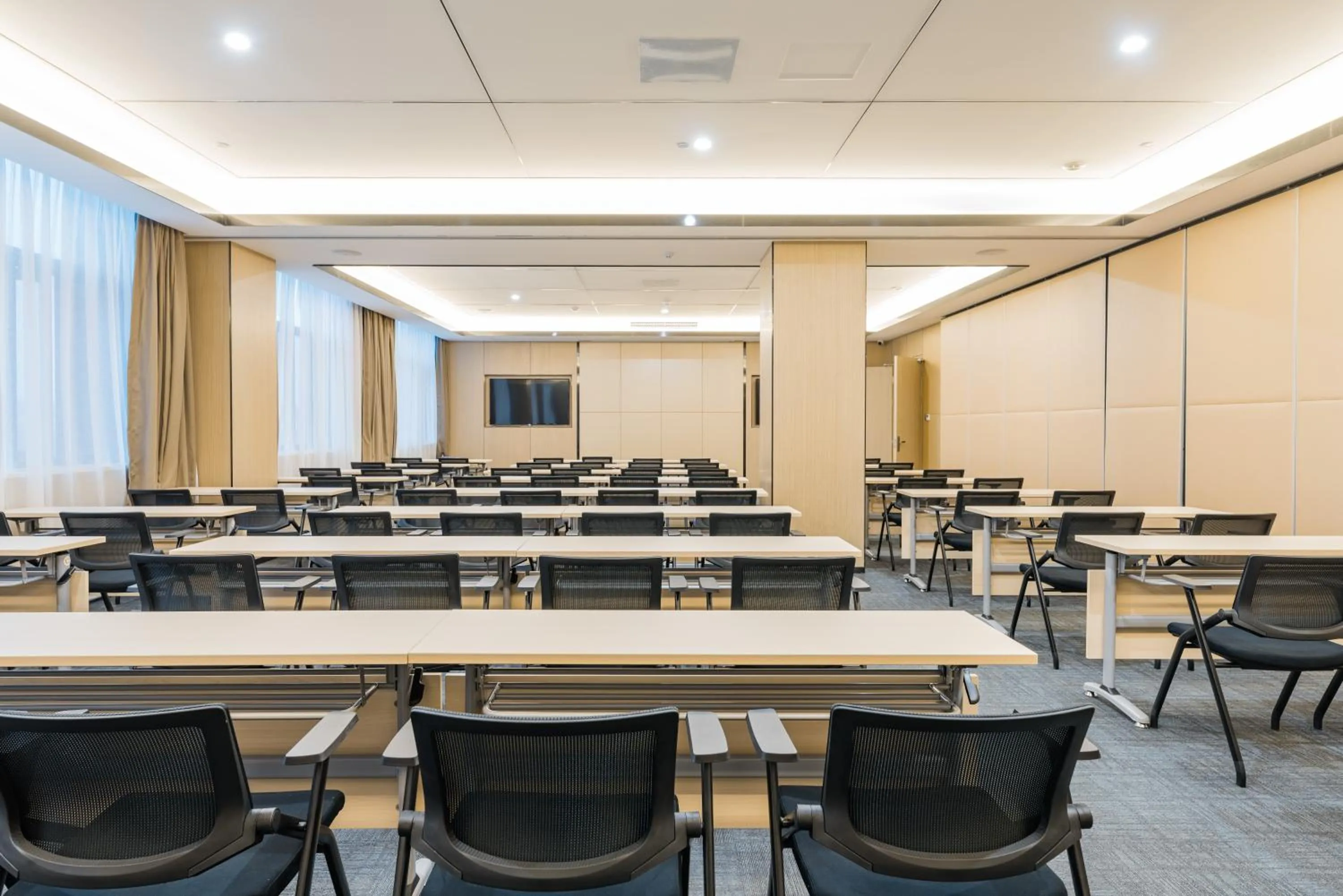 Atour Hotel (Nanjing Xingang Development Area)