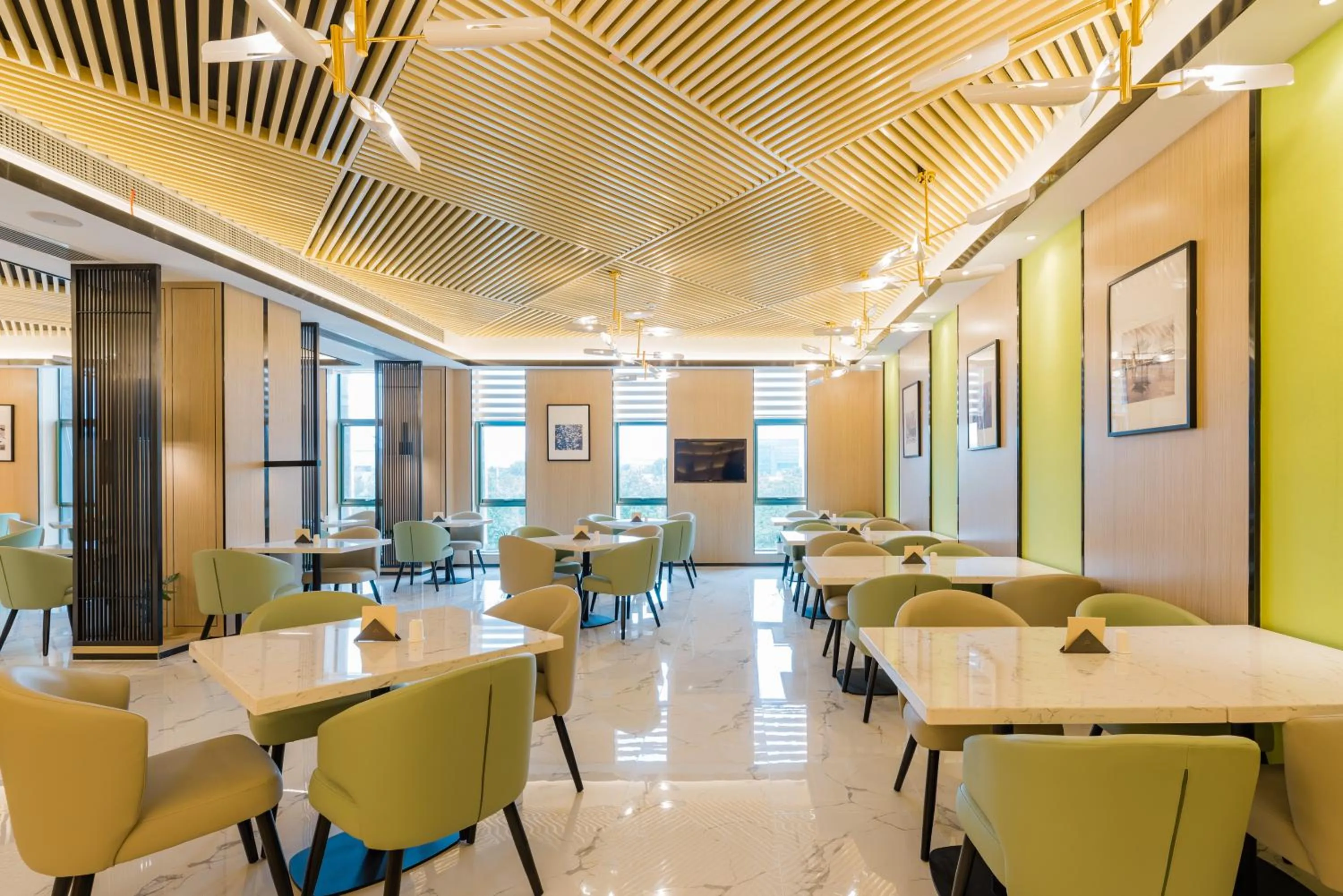 Atour Hotel (Nanjing Xingang Development Area)