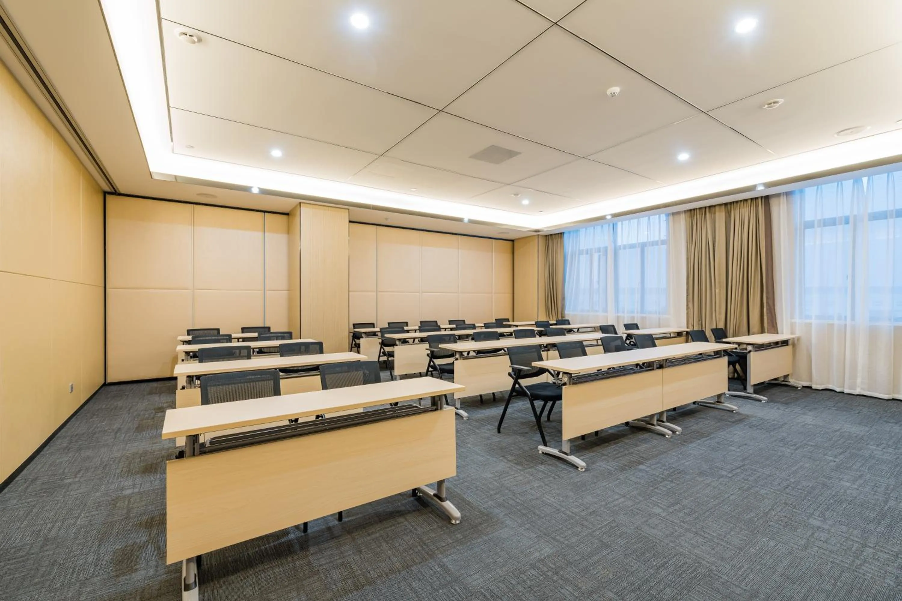 Atour Hotel (Nanjing Xingang Development Area)