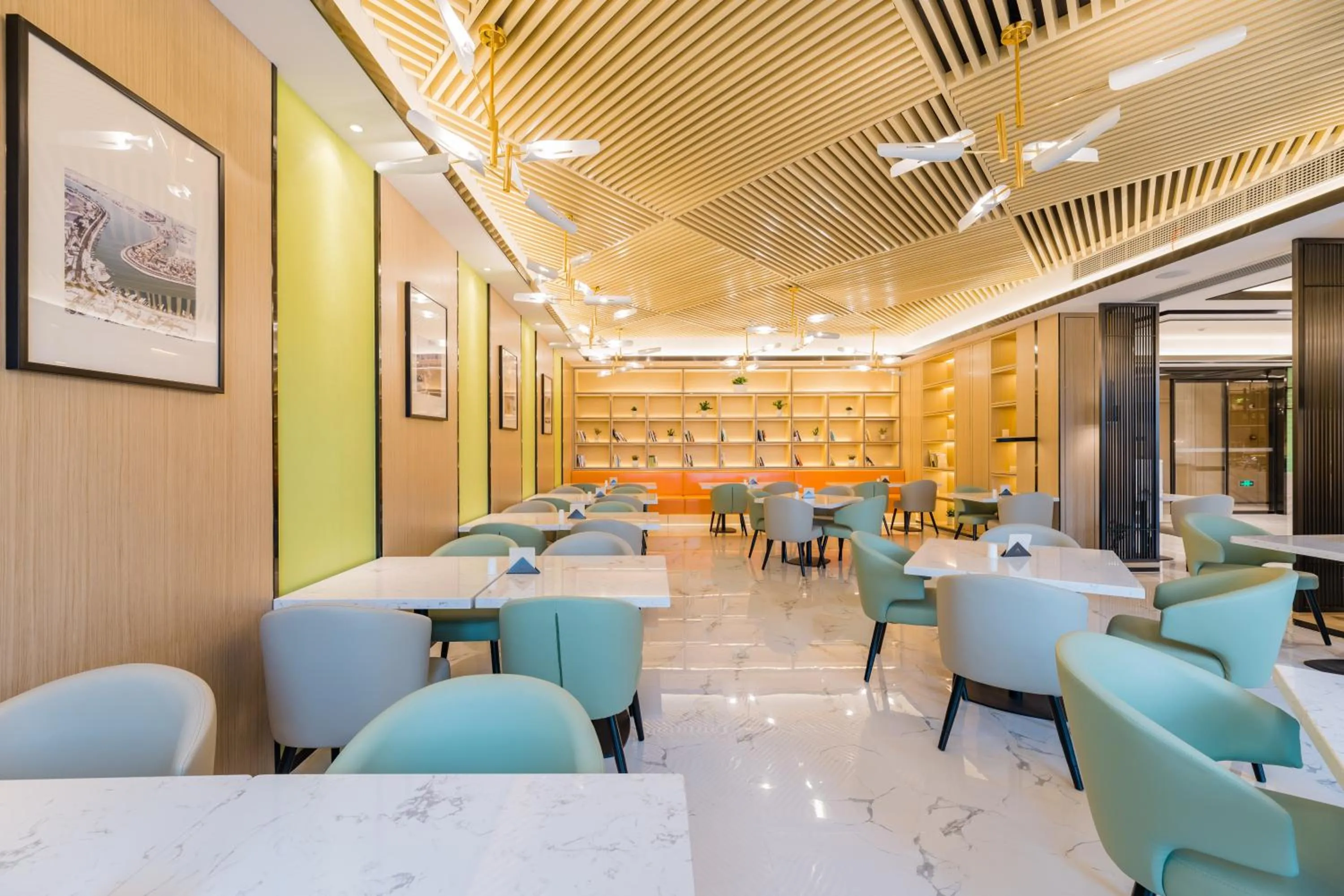 Atour Hotel (Nanjing Xingang Development Area)