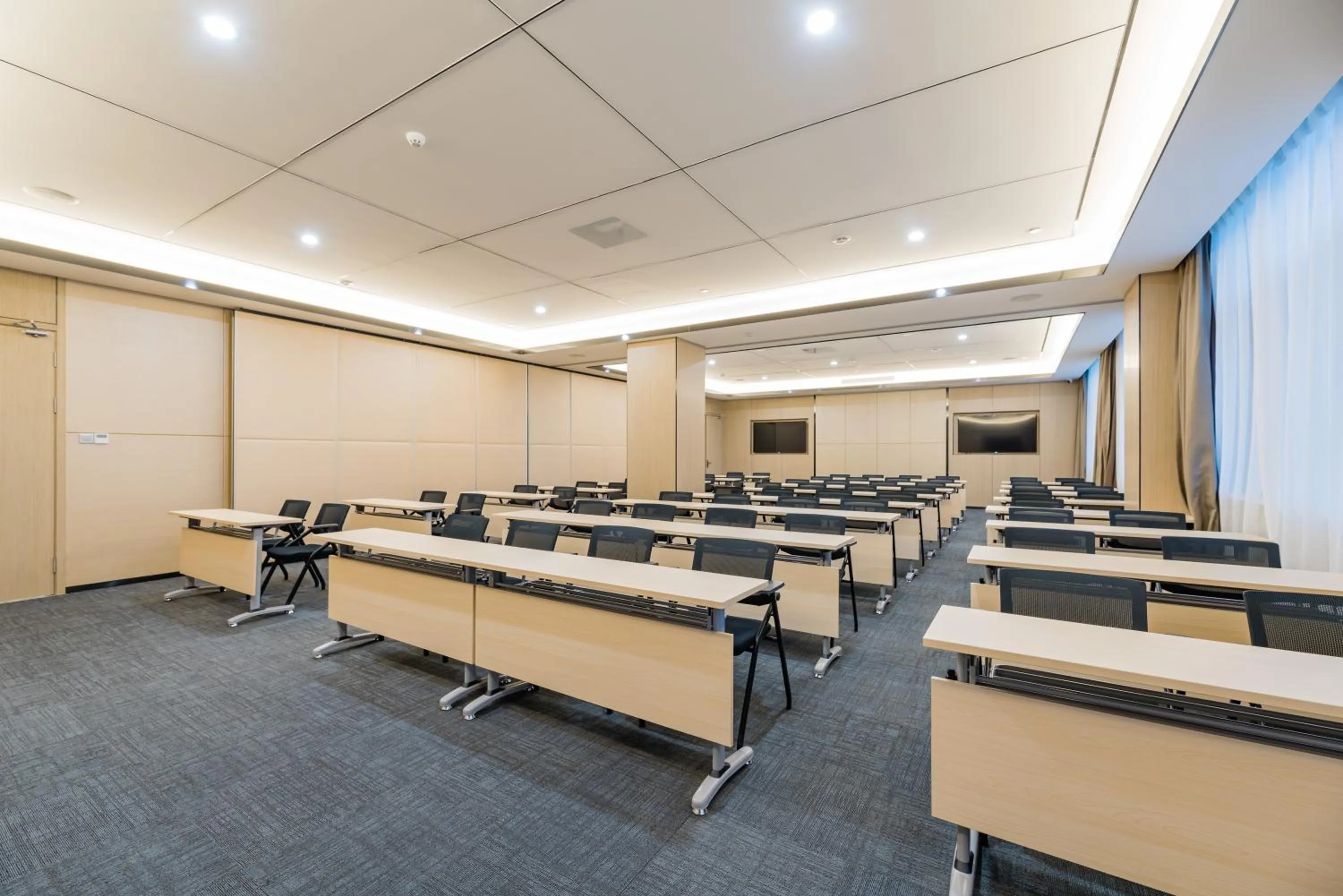 Atour Hotel (Nanjing Xingang Development Area)