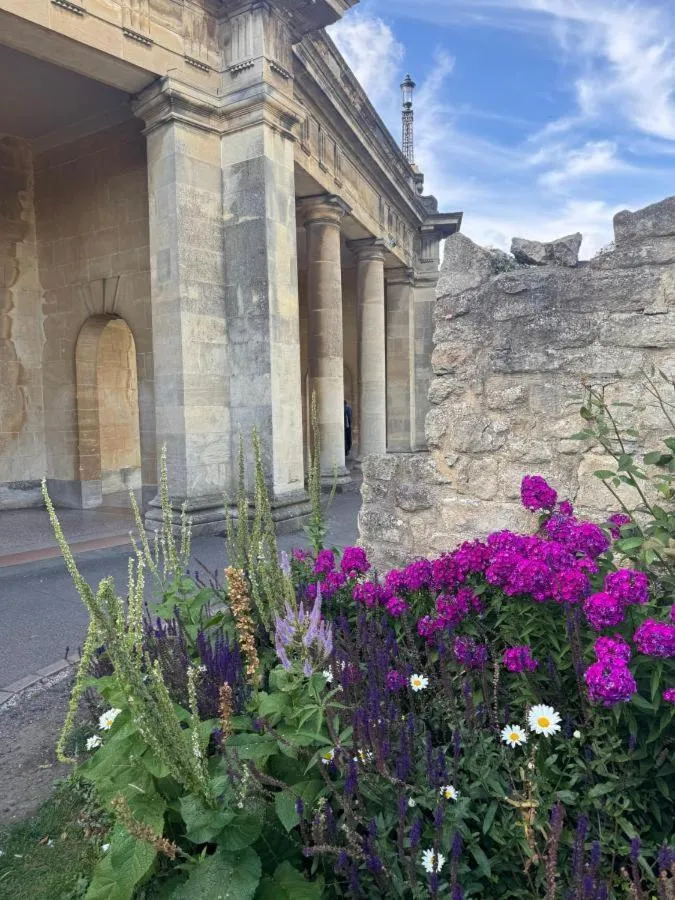 Nearby landmark in Brocks