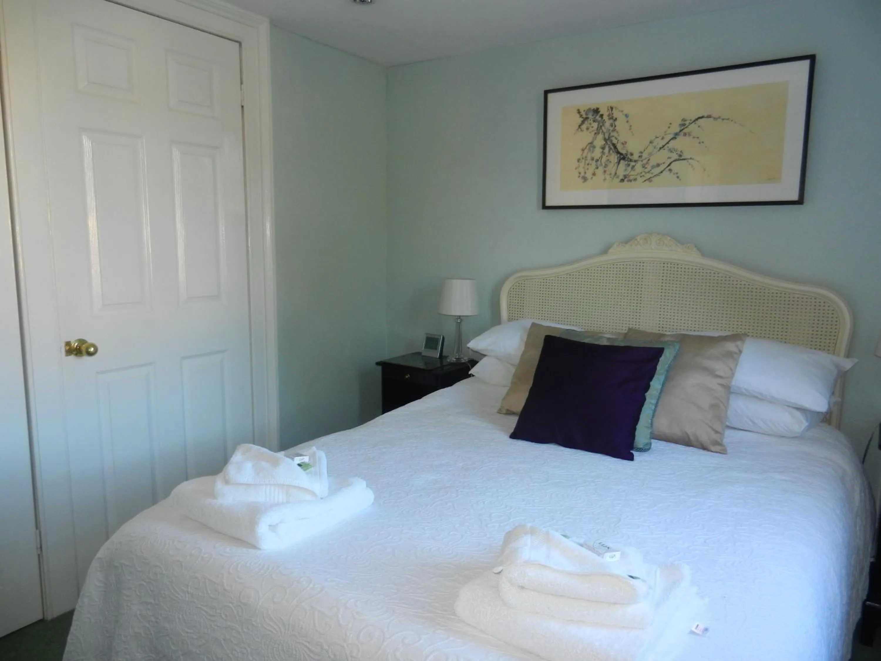 Bedroom, Bed in Brocks