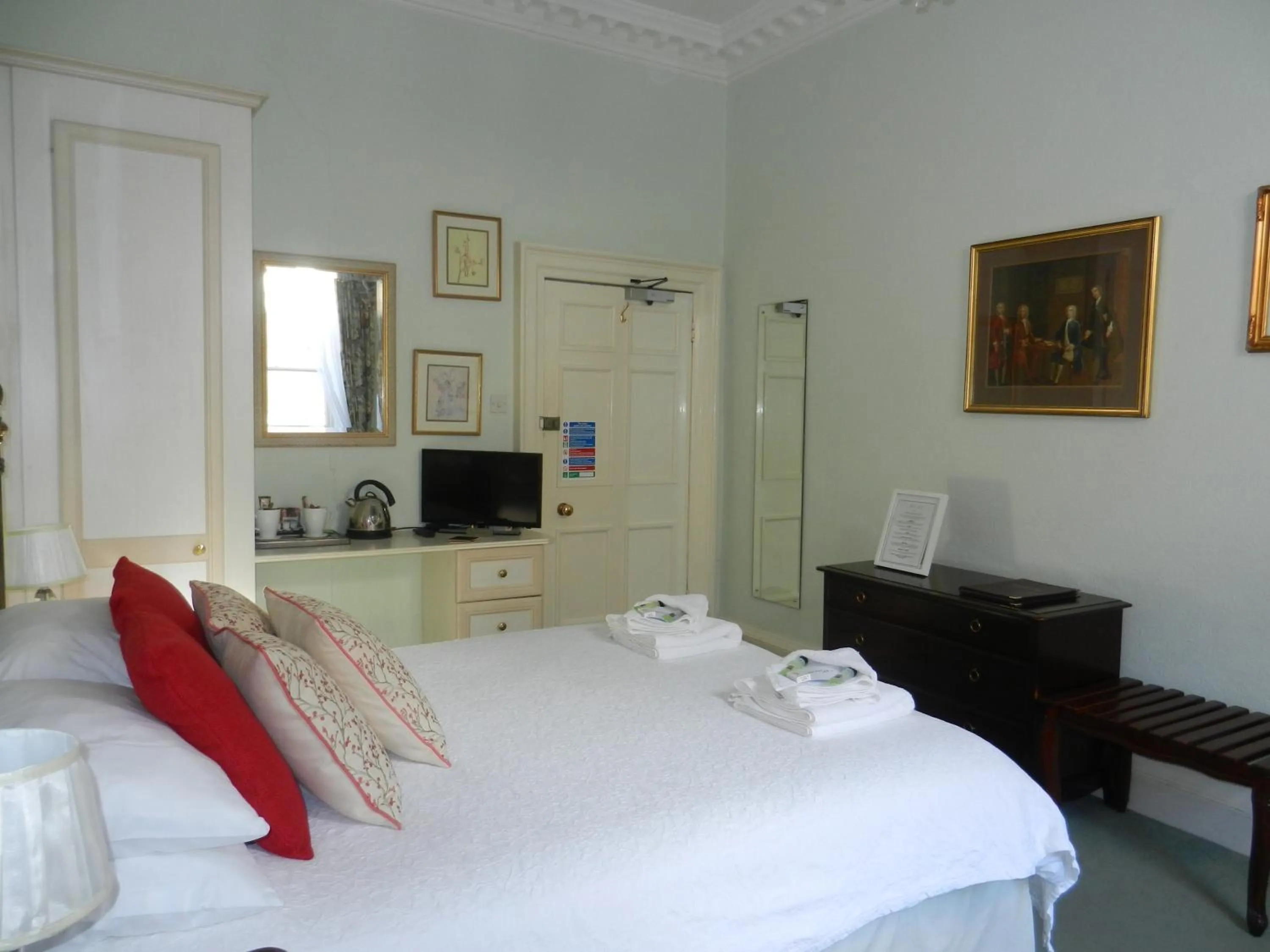 Bedroom, Bed in Brocks