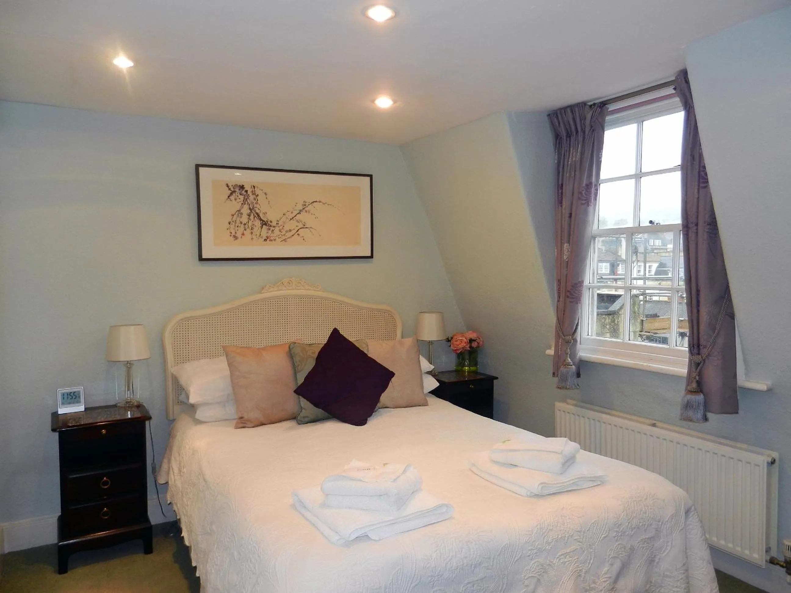 Bathroom, Bed in Brocks